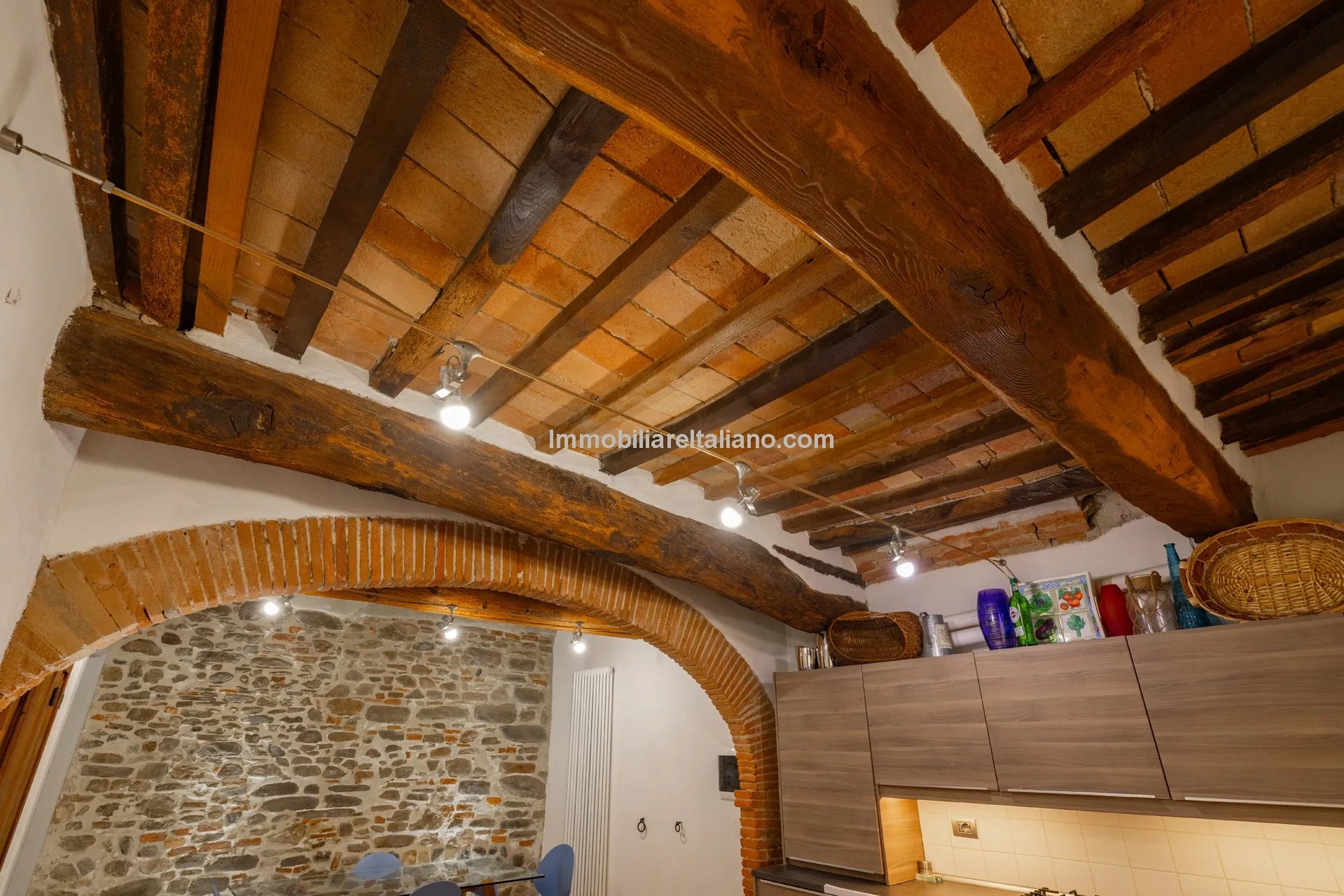 Chic Three-Storey Townhouse with Elevator in Historic Sansepolcro, Tuscany - View image 8 of 34