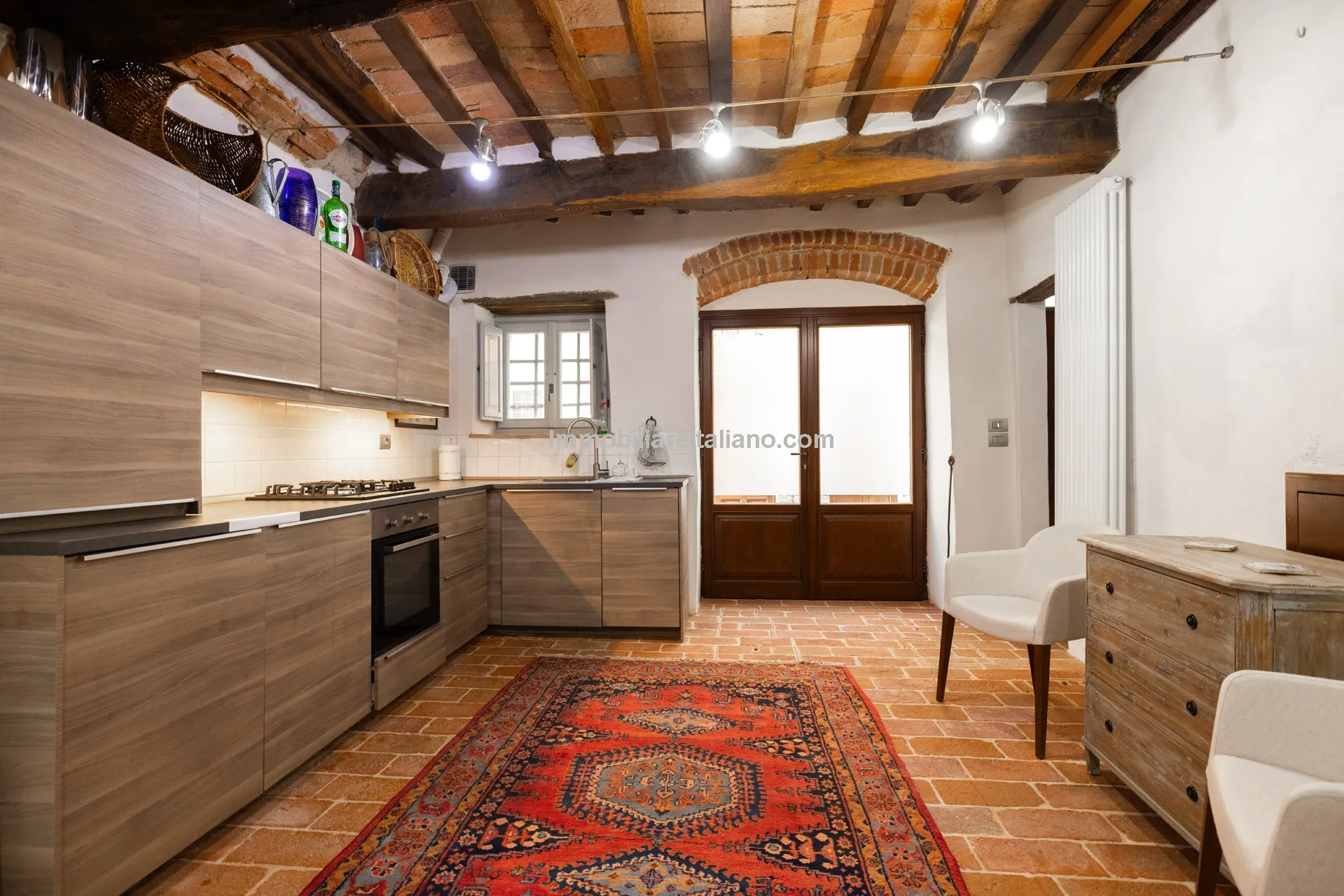 Chic Three-Storey Townhouse with Elevator in Historic Sansepolcro, Tuscany - View image 9 of 34