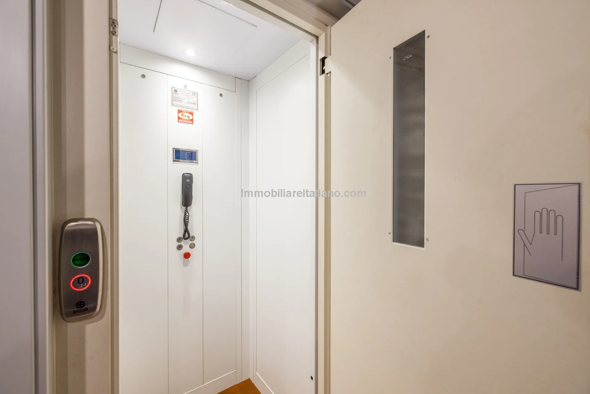 Chic Three-Storey Townhouse with Elevator in Historic Sansepolcro, Tuscany - View image 11 of 34