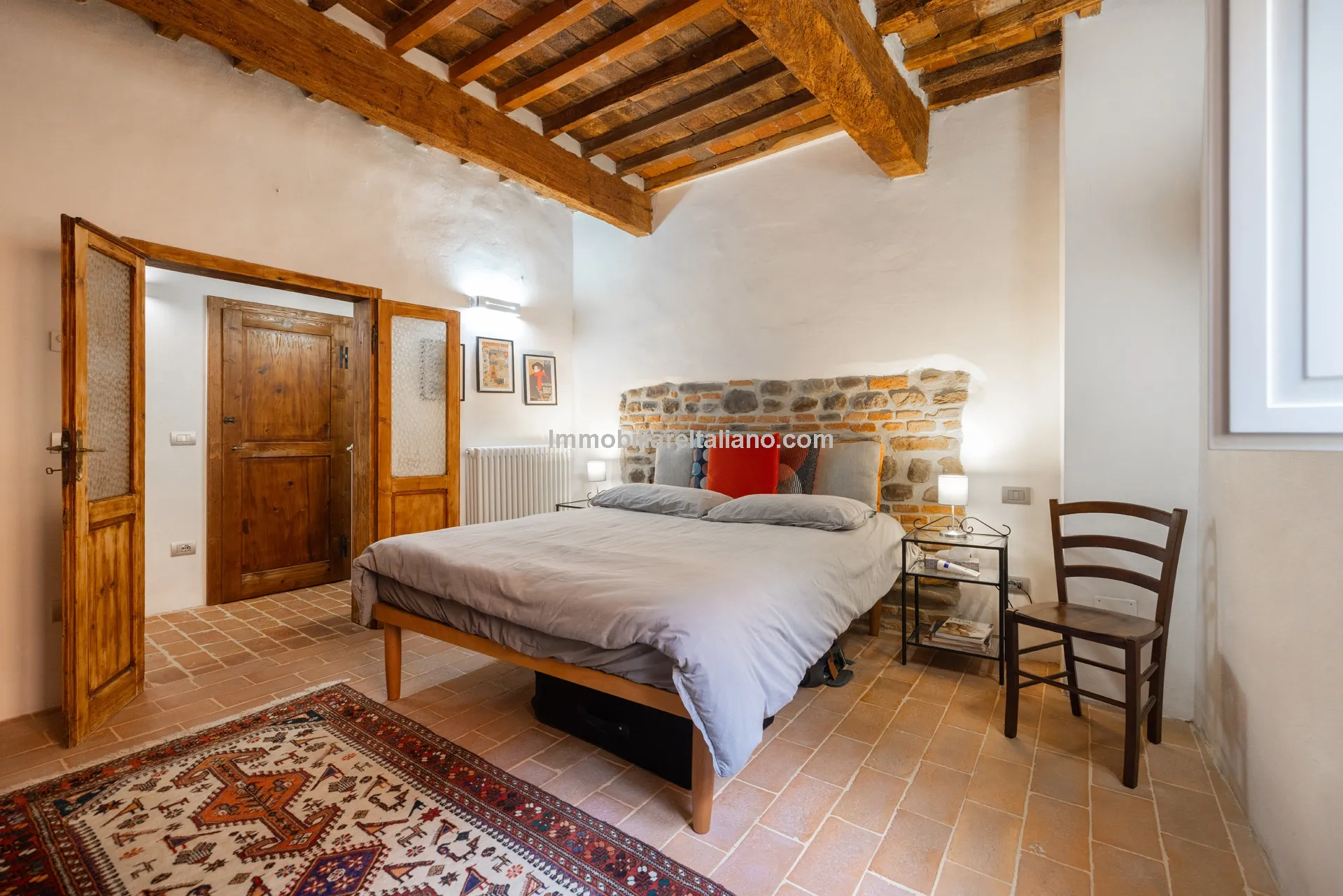 Chic Three-Storey Townhouse with Elevator in Historic Sansepolcro, Tuscany - View image 16 of 34