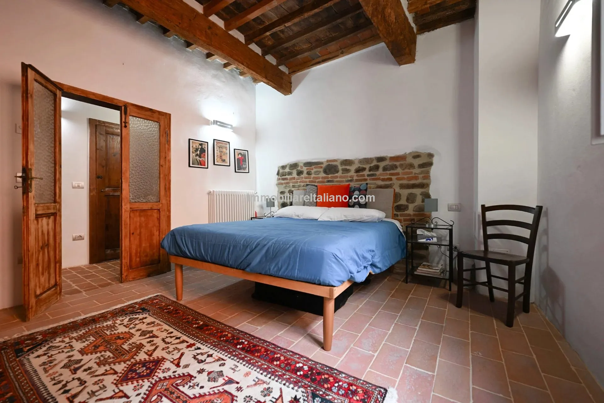 Chic Three-Storey Townhouse with Elevator in Historic Sansepolcro, Tuscany - View image 18 of 34