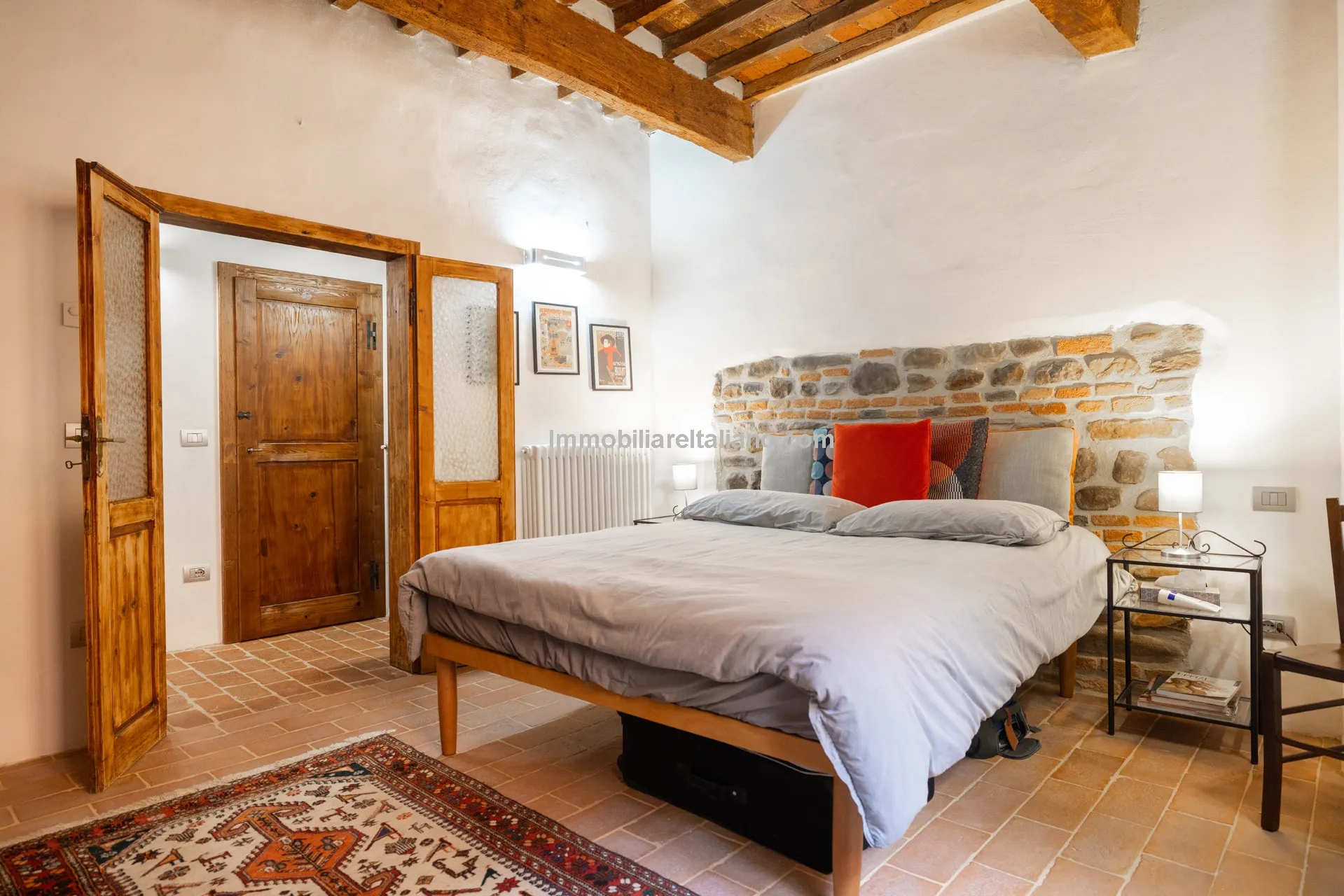 Chic Three-Storey Townhouse with Elevator in Historic Sansepolcro, Tuscany - View image 20 of 34