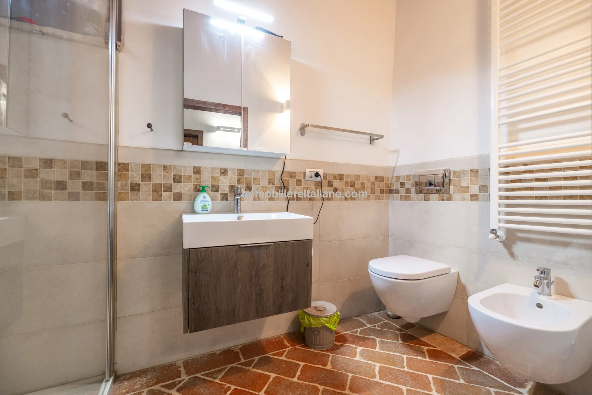 Chic Three-Storey Townhouse with Elevator in Historic Sansepolcro, Tuscany - View image 21 of 34