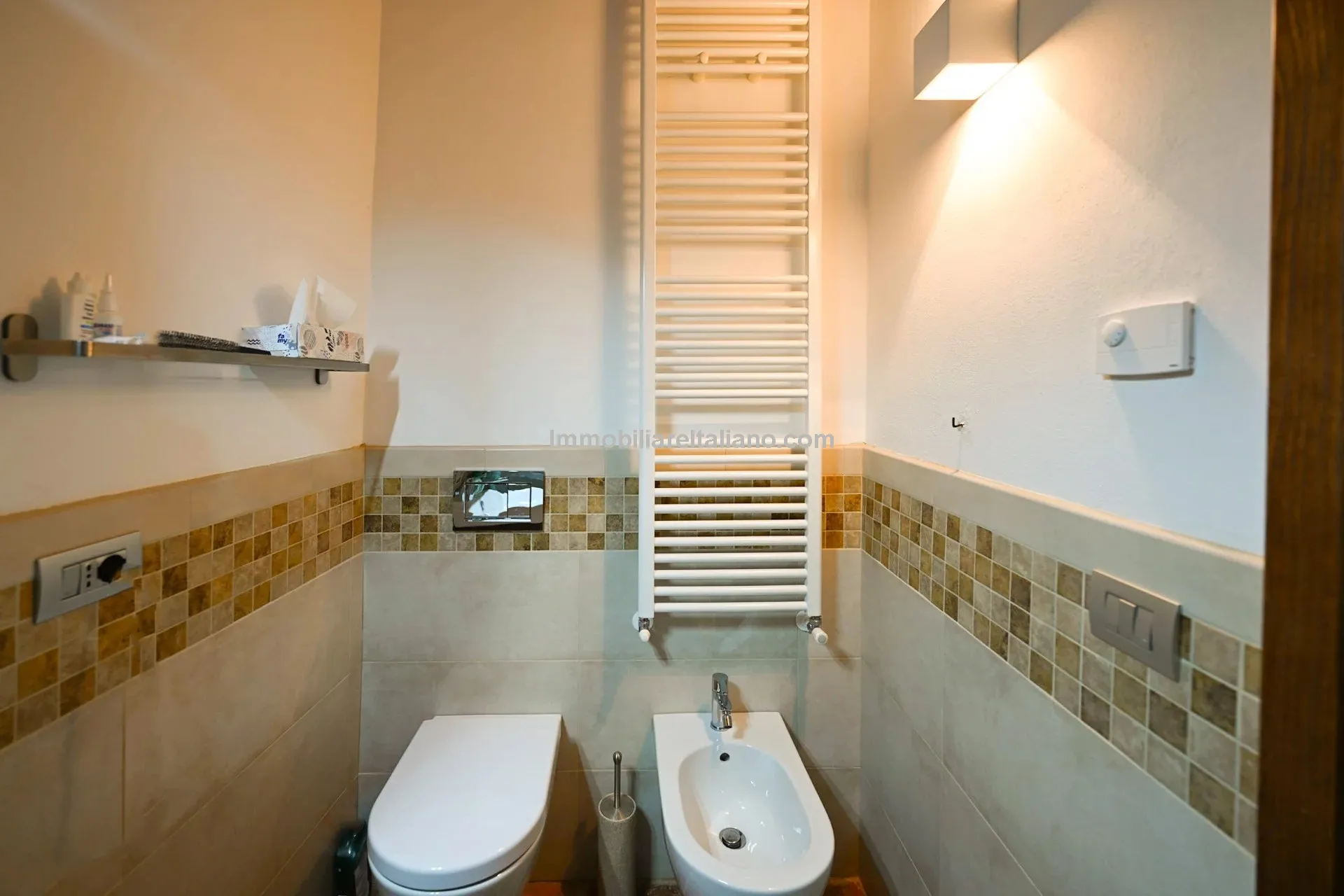 Chic Three-Storey Townhouse with Elevator in Historic Sansepolcro, Tuscany - View image 23 of 34