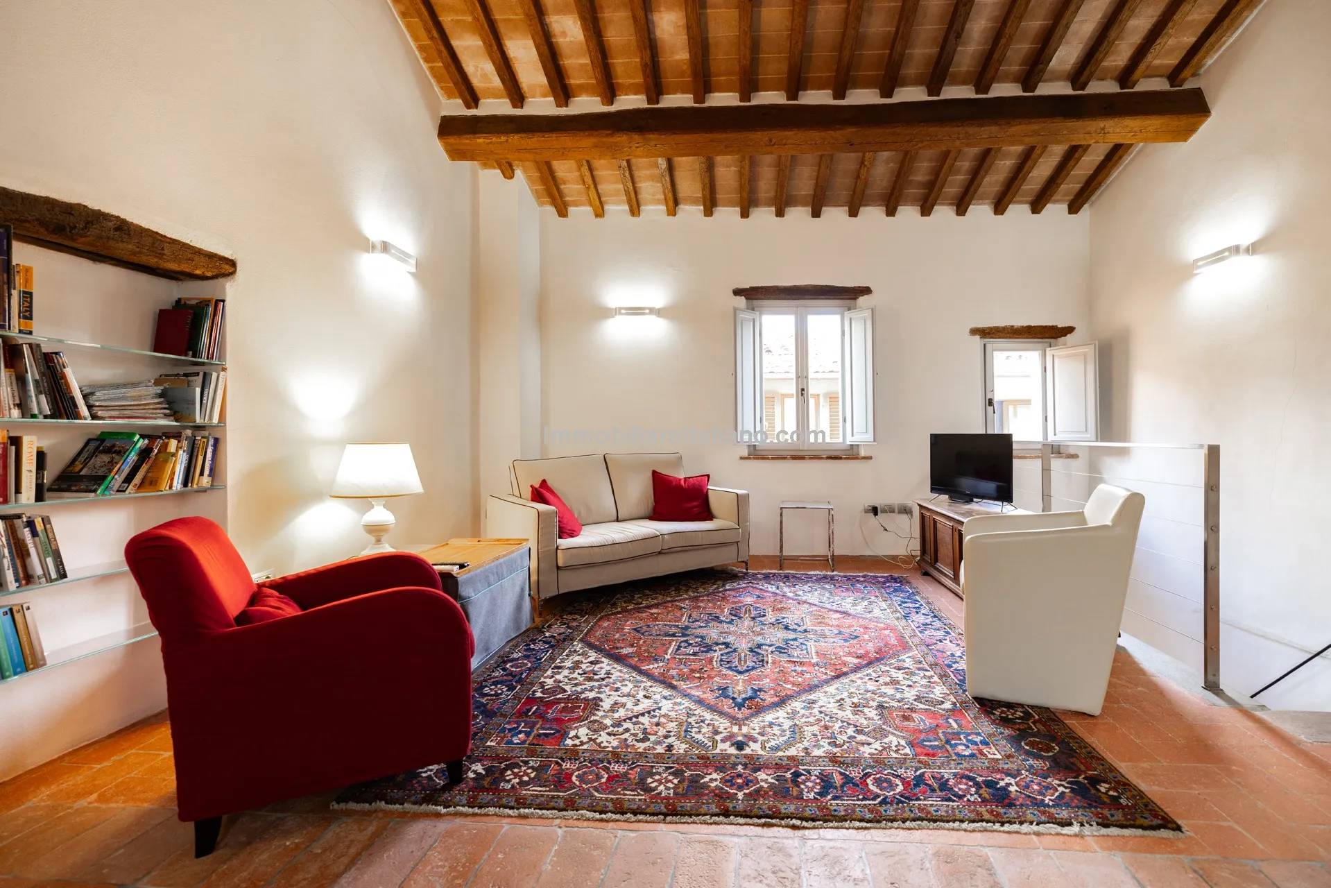 Chic Three-Storey Townhouse with Elevator in Historic Sansepolcro, Tuscany - View image 30 of 34