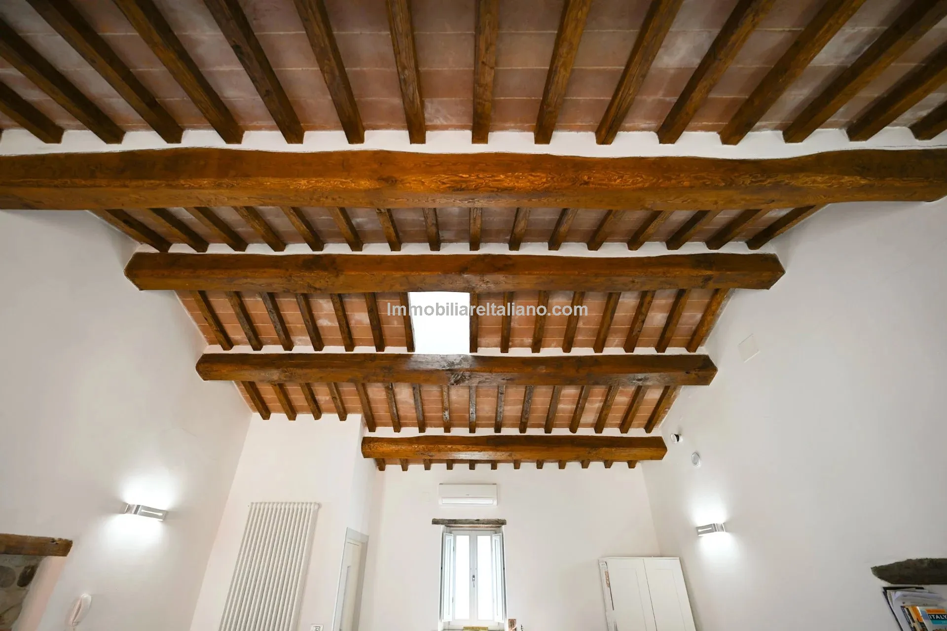 Chic Three-Storey Townhouse with Elevator in Historic Sansepolcro, Tuscany - View image 34 of 34