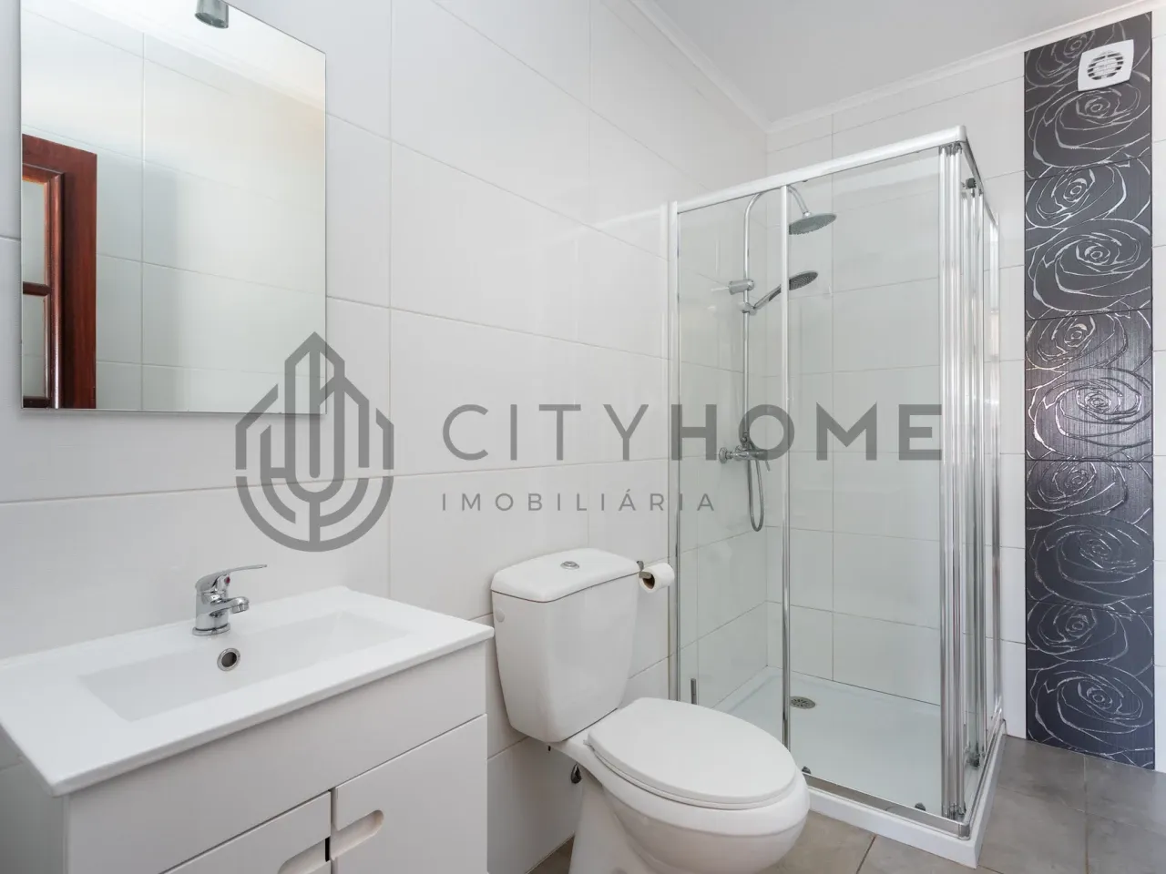 Expansive 7-Bedroom Villa with Pool and Garden in Albufeira, Portugal - View image 56 of 67