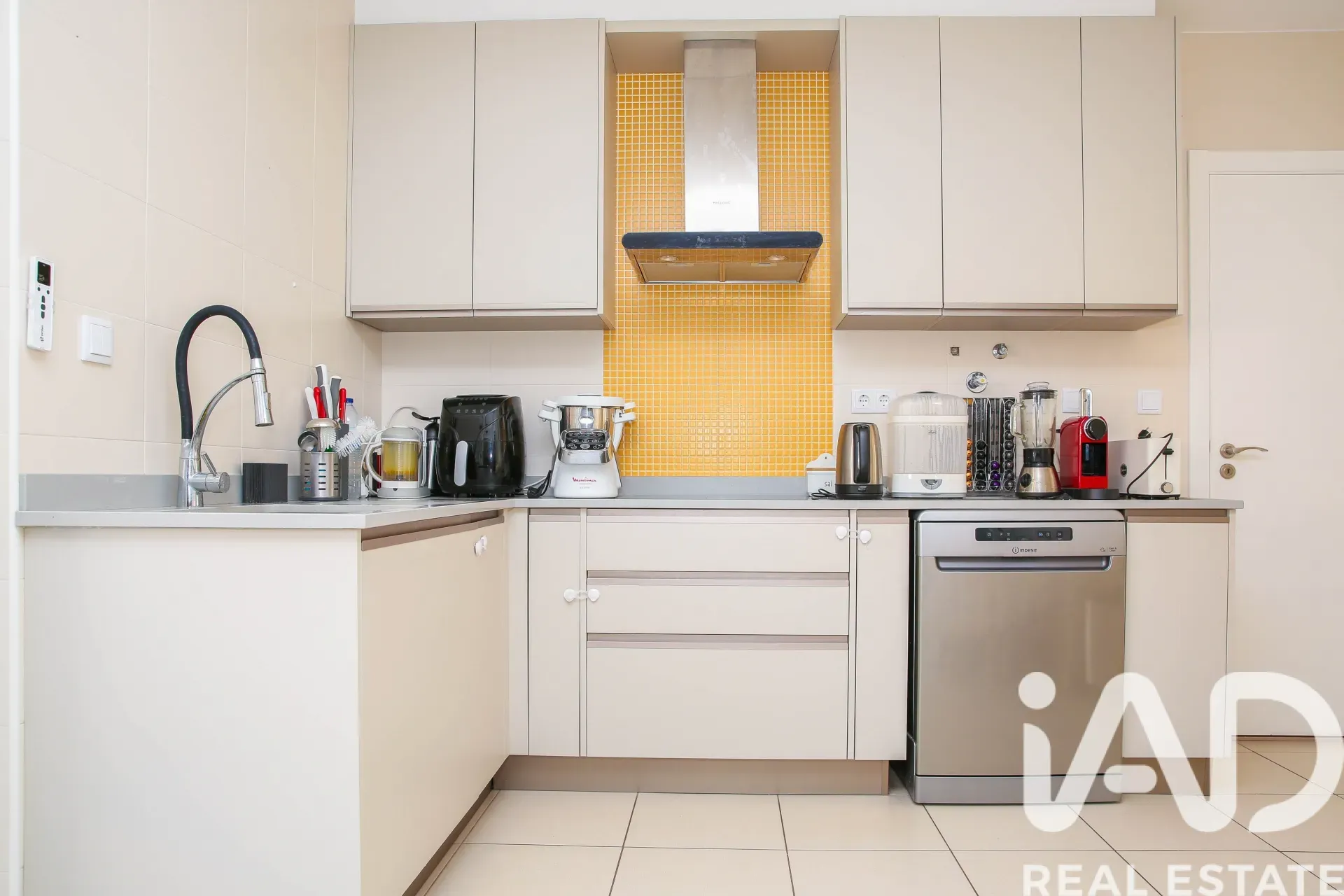 Contemporary 3-Bedroom House with Pool and Terrace in Coastal Lourinhã - Image 5