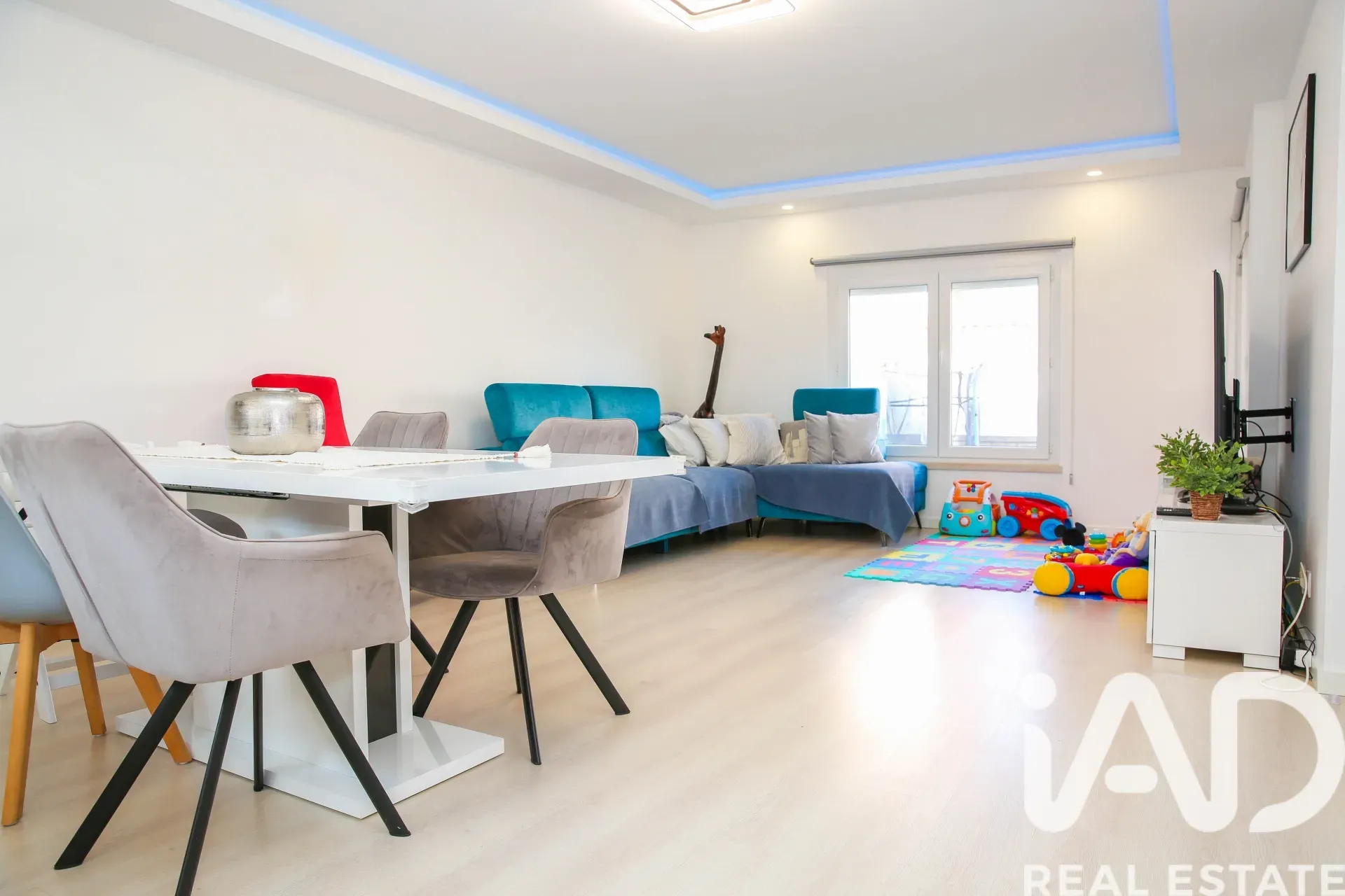 Contemporary 3-Bedroom House with Pool and Terrace in Coastal Lourinhã - View image 8 of 27