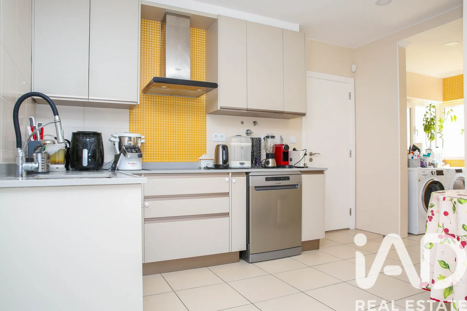 Contemporary 3-Bedroom House with Pool and Terrace in Coastal Lourinhã - View image 24 of 27