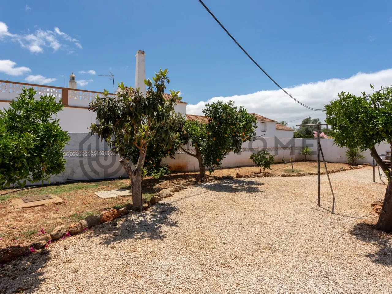 Spacious Five-Bedroom House with Garden in Scenic Paderne, Albufeira - Image 4