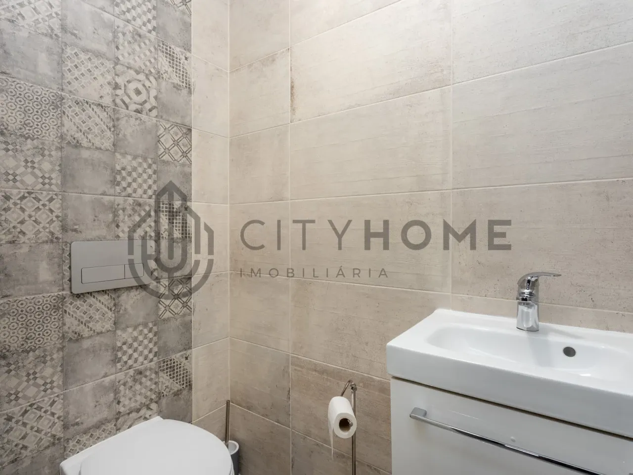 Spacious Five-Bedroom House with Garden in Scenic Paderne, Albufeira - View image 20 of 37