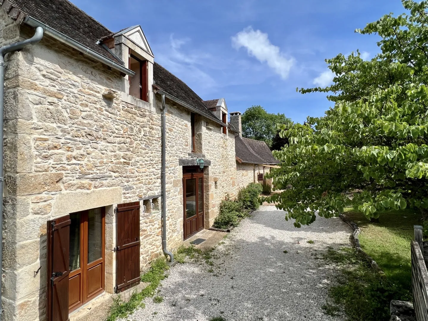 Expansive 6-Bedroom Country Retreat with Pool in Périgord Noir, Thenon - Image 2