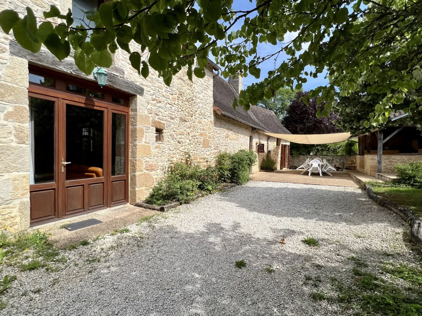 Expansive 6-Bedroom Country Retreat with Pool in Périgord Noir, Thenon - Image 3