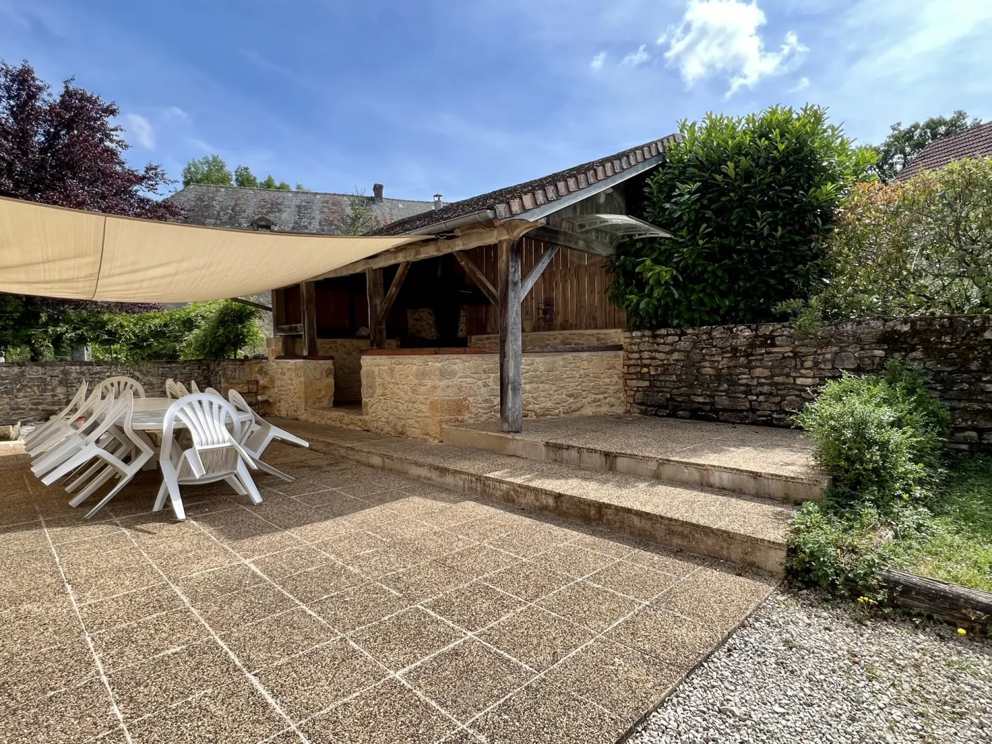 Expansive 6-Bedroom Country Retreat with Pool in Périgord Noir, Thenon - View image 6 of 50