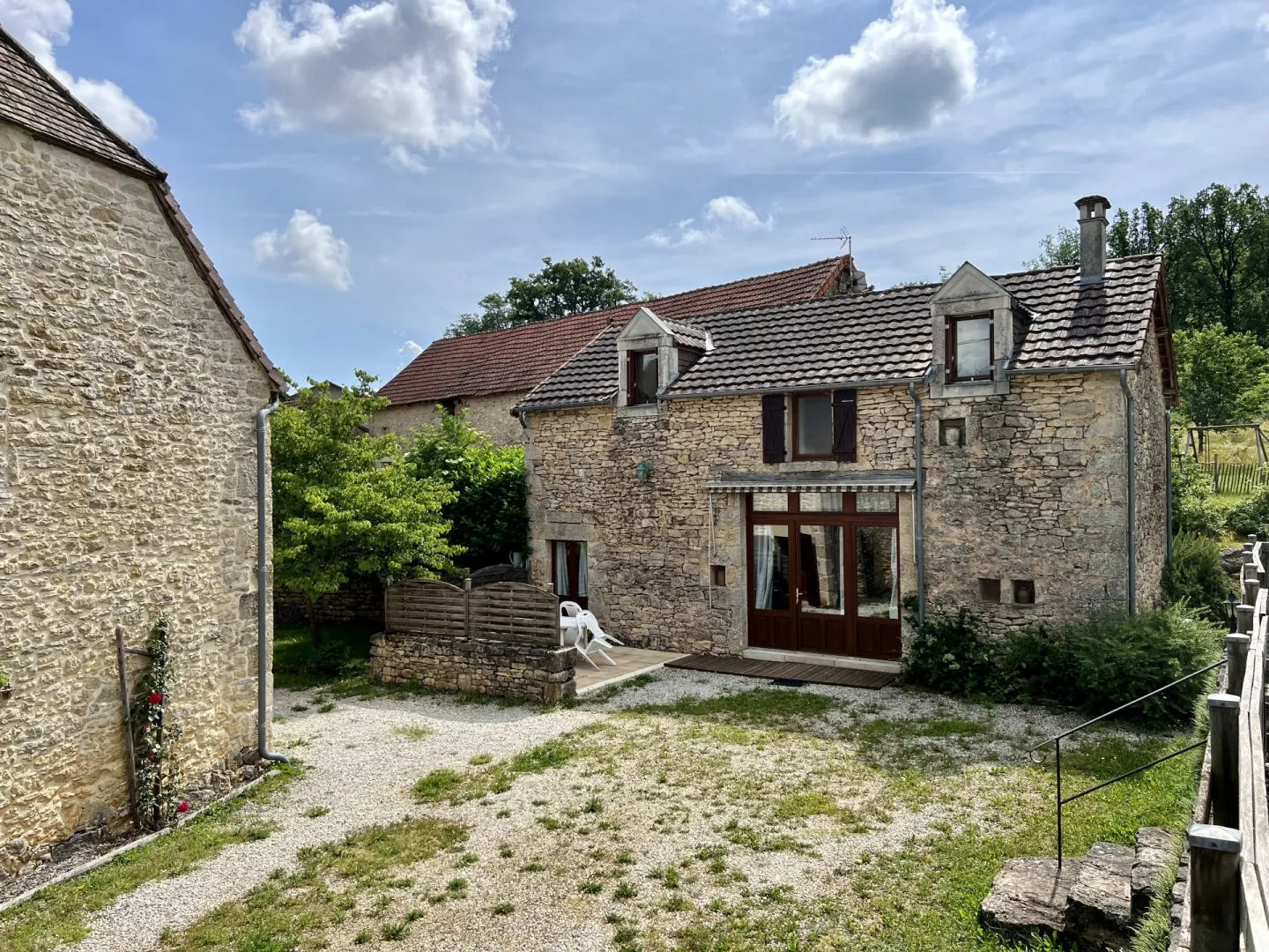 Expansive 6-Bedroom Country Retreat with Pool in Périgord Noir, Thenon - View image 8 of 50