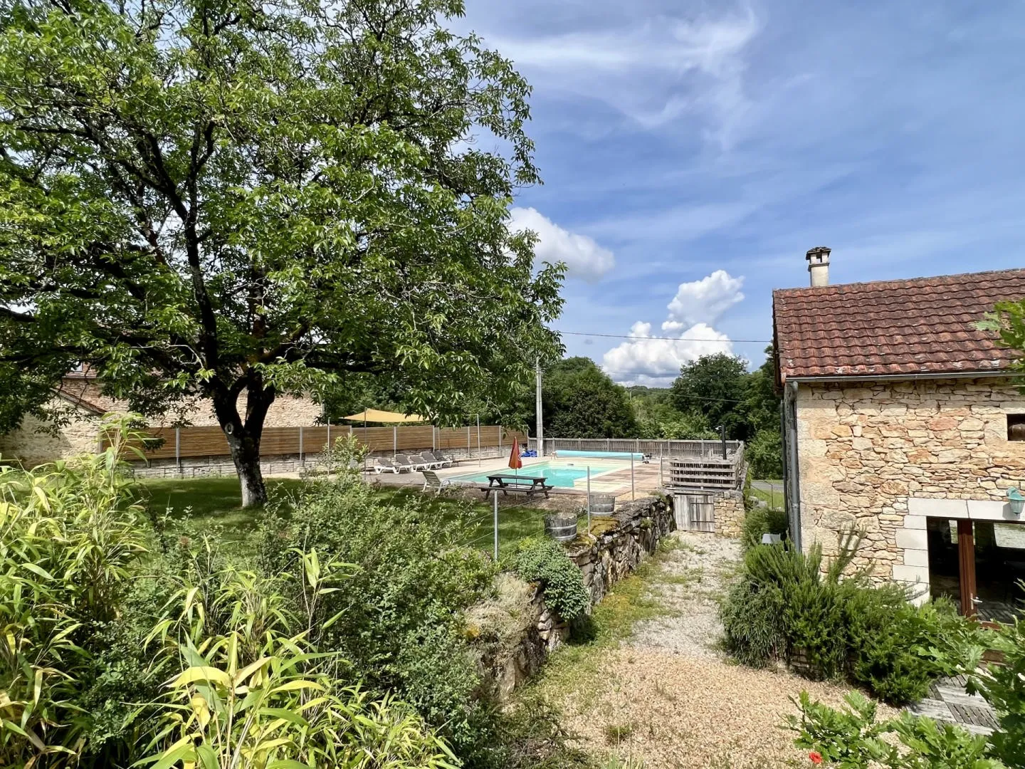 Expansive 6-Bedroom Country Retreat with Pool in Périgord Noir, Thenon - View image 11 of 50