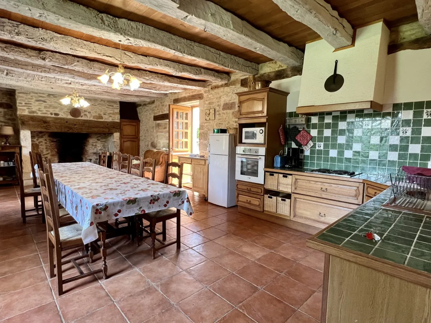 Expansive 6-Bedroom Country Retreat with Pool in Périgord Noir, Thenon - View image 13 of 50