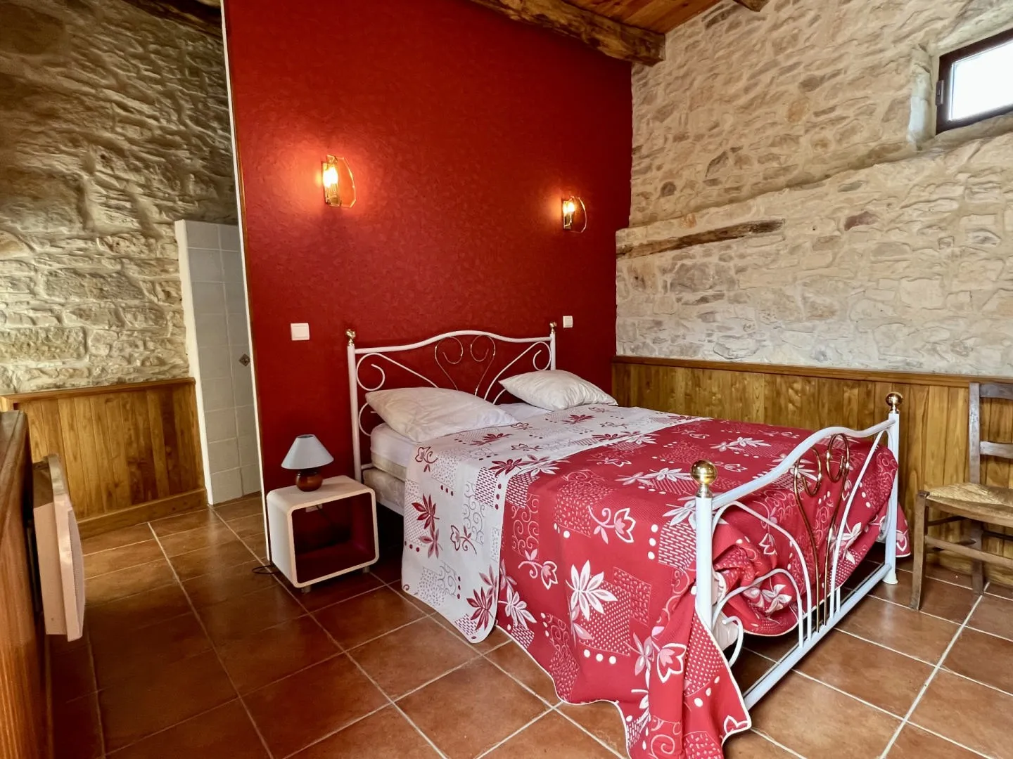 Expansive 6-Bedroom Country Retreat with Pool in Périgord Noir, Thenon - View image 15 of 50