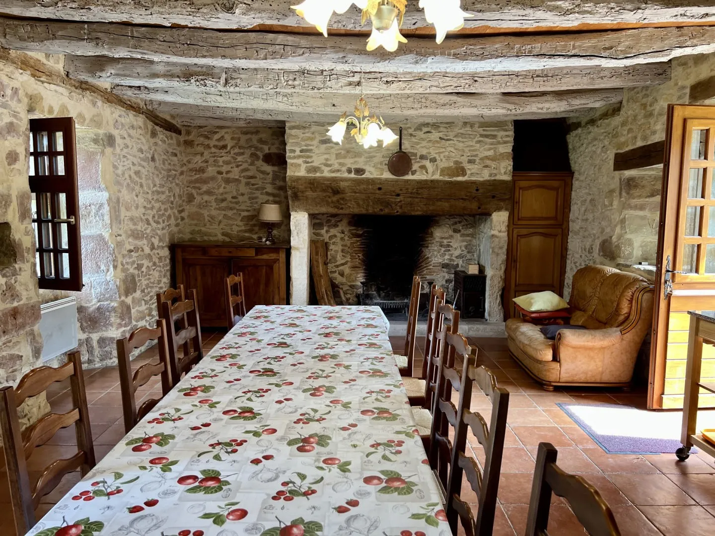 Expansive 6-Bedroom Country Retreat with Pool in Périgord Noir, Thenon - View image 19 of 50