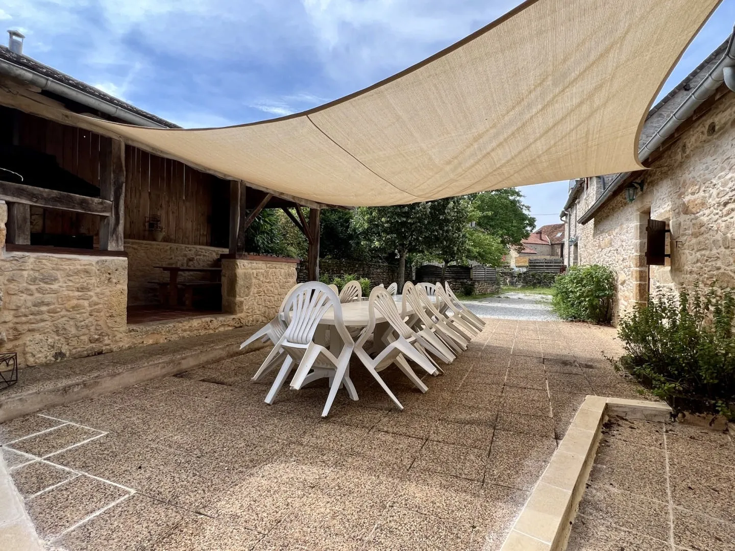 Expansive 6-Bedroom Country Retreat with Pool in Périgord Noir, Thenon - View image 21 of 50