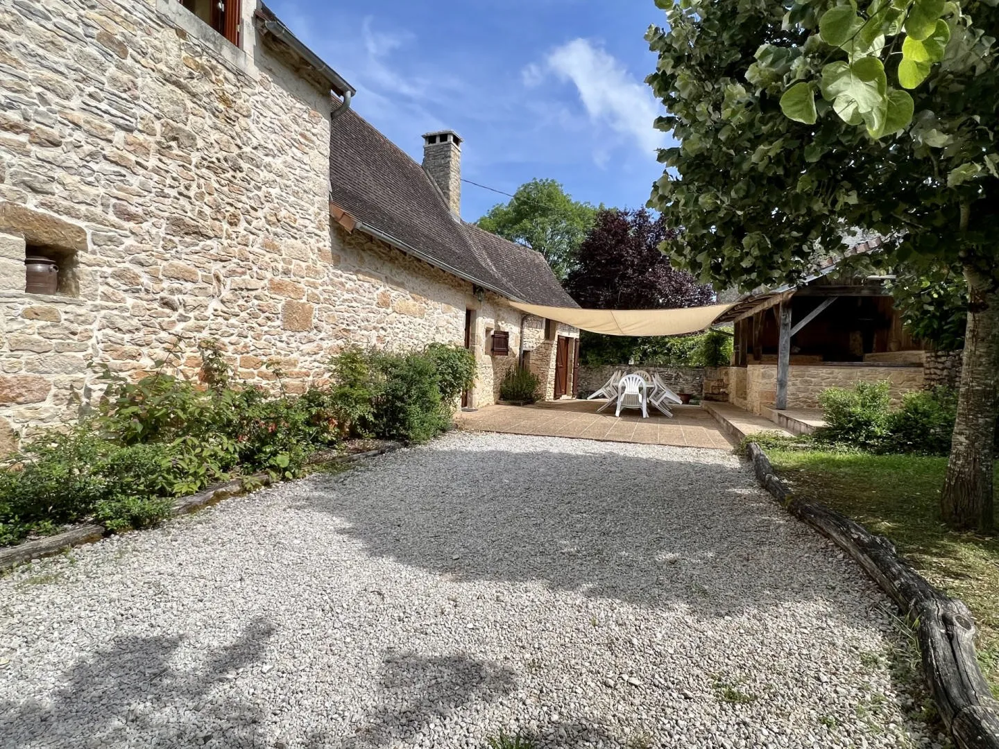 Expansive 6-Bedroom Country Retreat with Pool in Périgord Noir, Thenon - View image 22 of 50