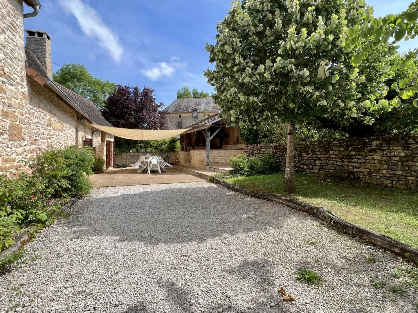 Expansive 6-Bedroom Country Retreat with Pool in Périgord Noir, Thenon - View image 23 of 50
