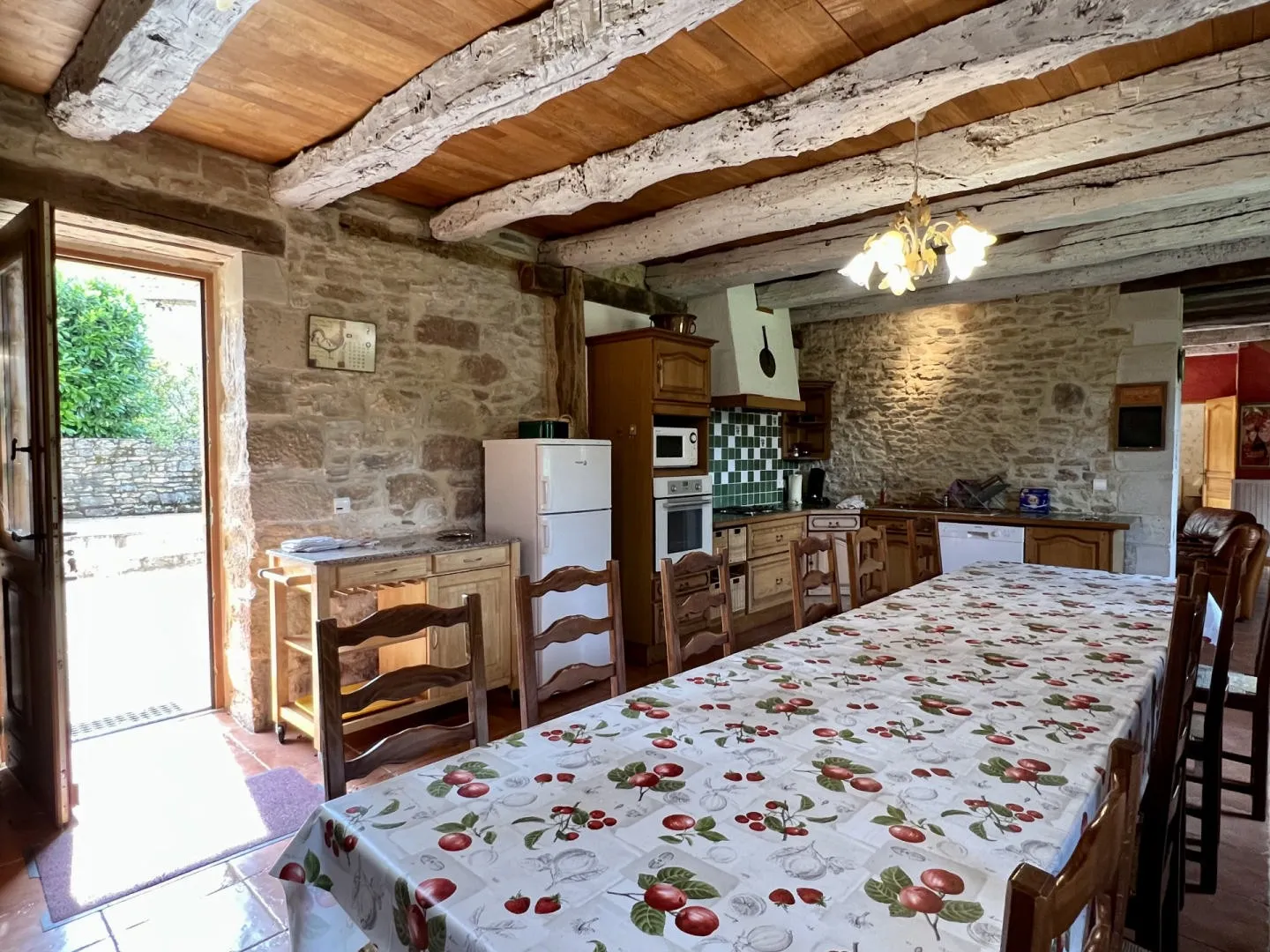 Expansive 6-Bedroom Country Retreat with Pool in Périgord Noir, Thenon - View image 34 of 50