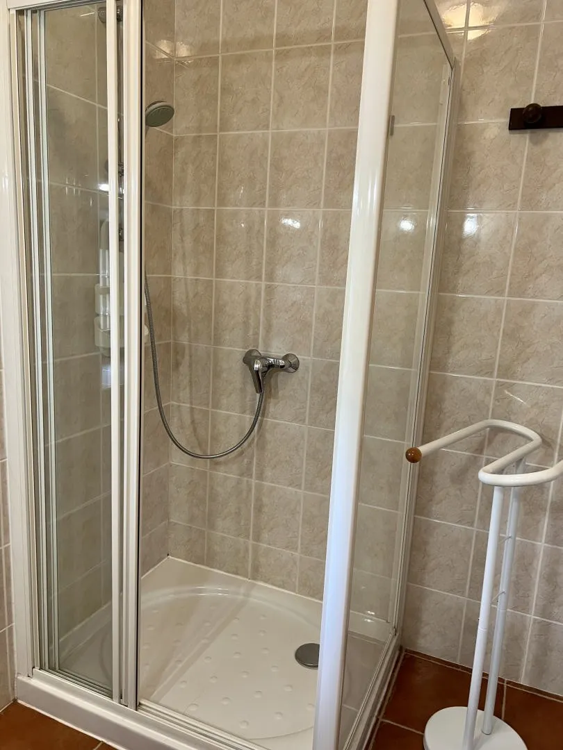 Expansive 6-Bedroom Country Retreat with Pool in Périgord Noir, Thenon - View image 43 of 50