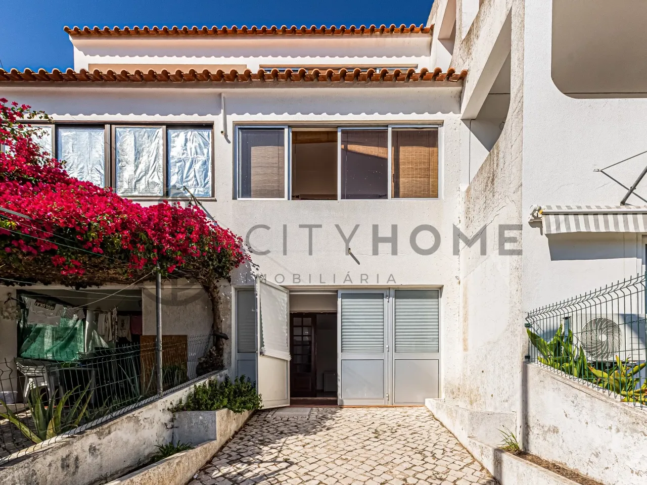 3-Bedroom Villa with Parking and Garden in Albufeira, Portugal - View image 19 of 22