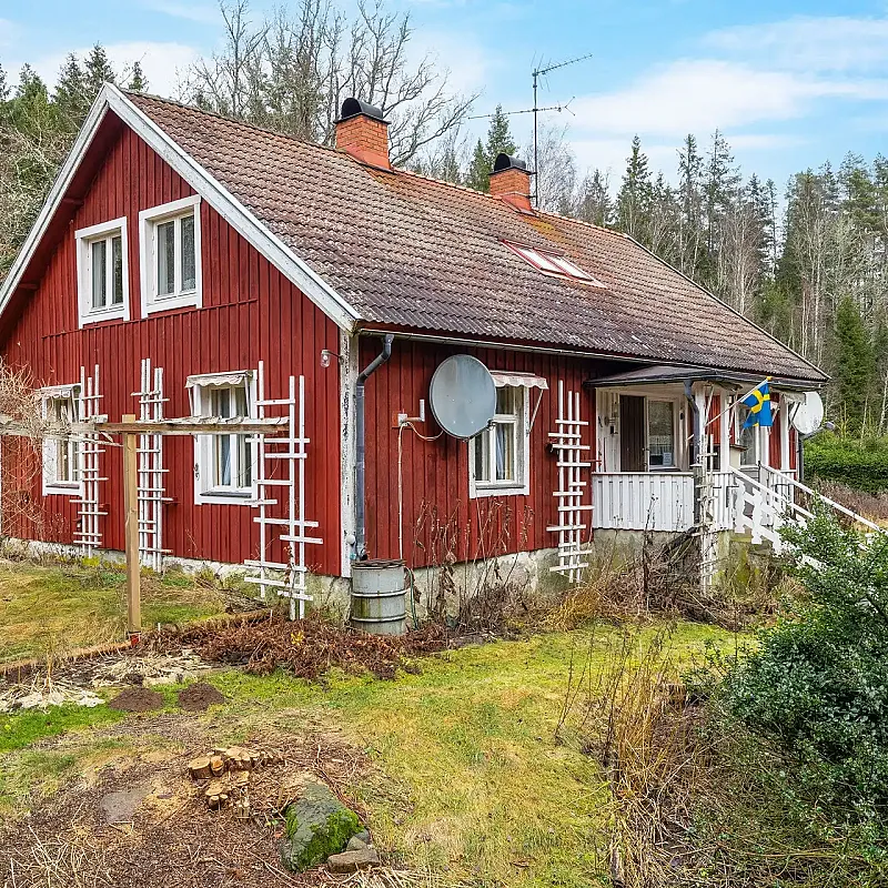 Early 1900s Swedish Country House with Expansive Garden in Jönköping