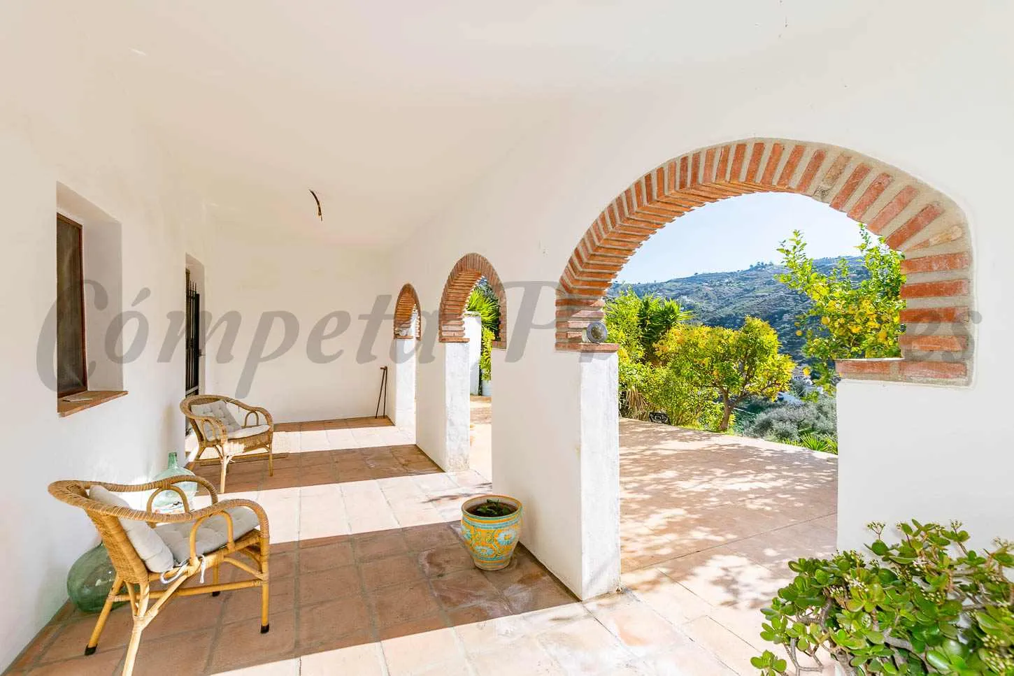 3-Bedroom Country House with Expansive Garden in Árchez, Málaga - Image 3