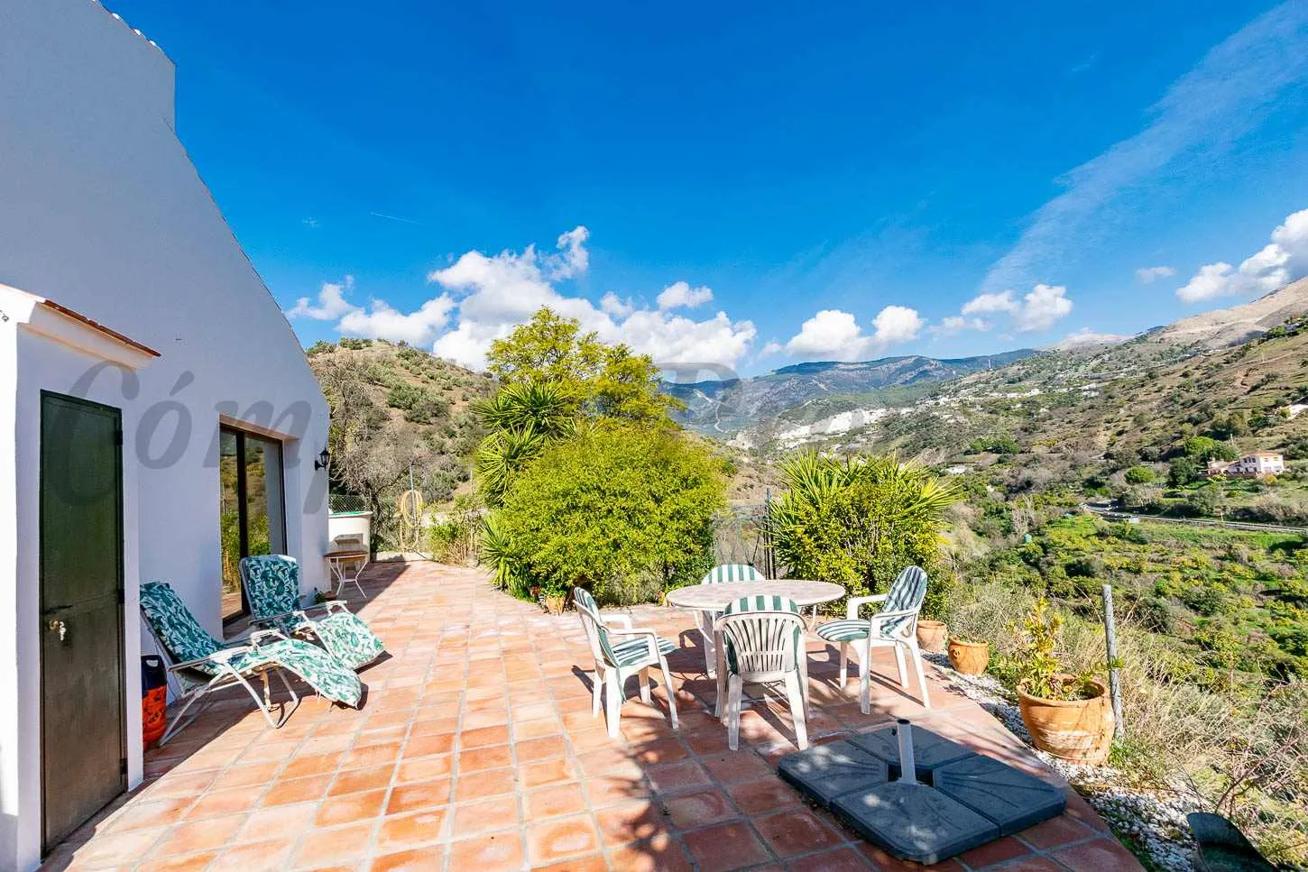 3-Bedroom Country House with Expansive Garden in Árchez, Málaga - Image 5