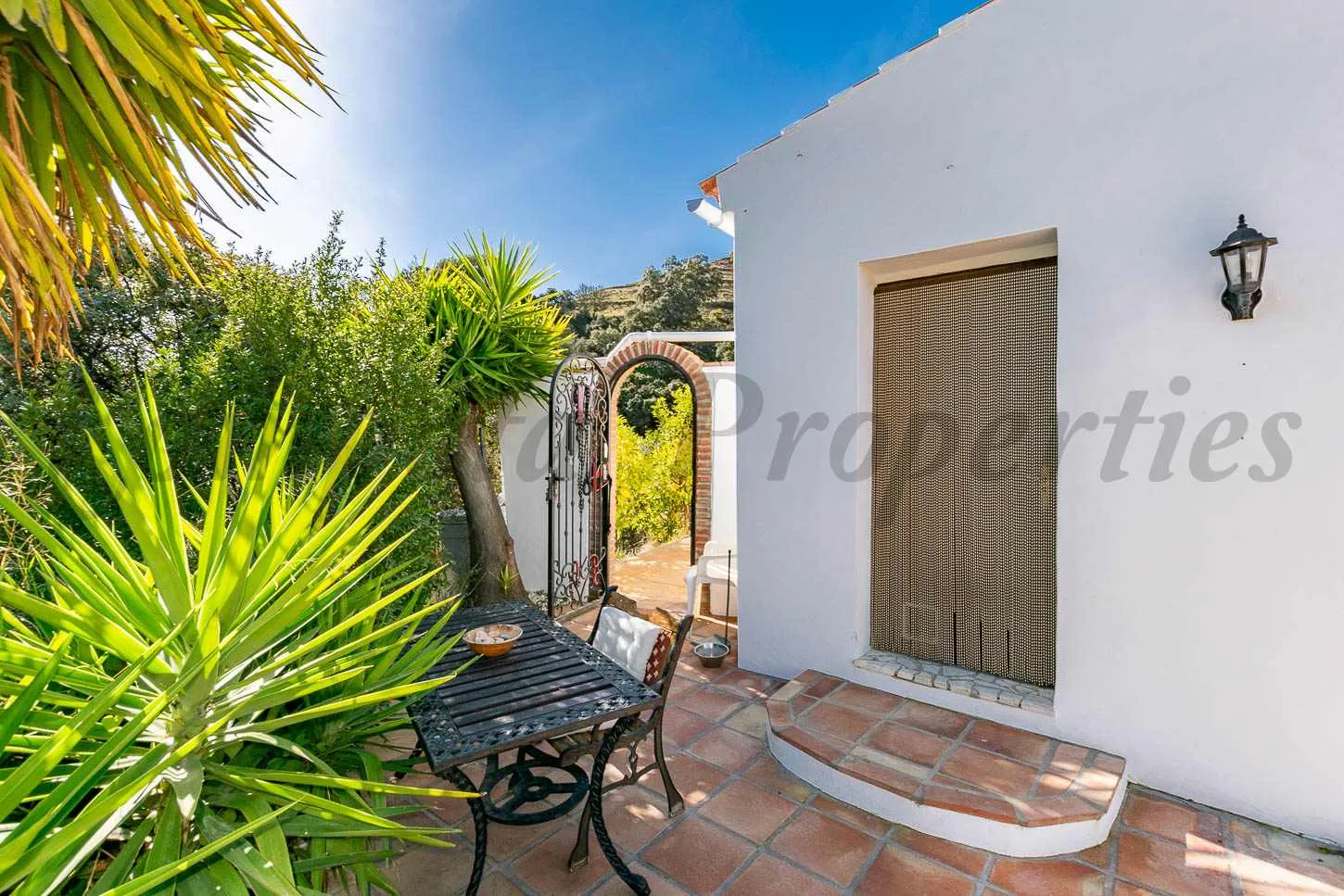 3-Bedroom Country House with Expansive Garden in Árchez, Málaga - View image 6 of 20