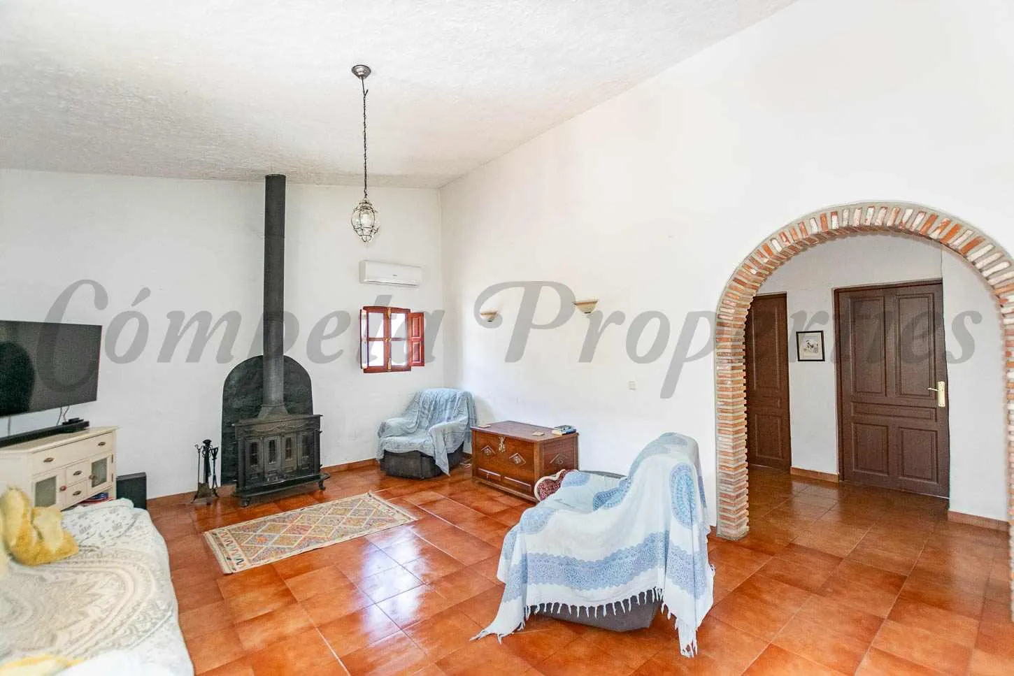 3-Bedroom Country House with Expansive Garden in Árchez, Málaga - View image 10 of 20