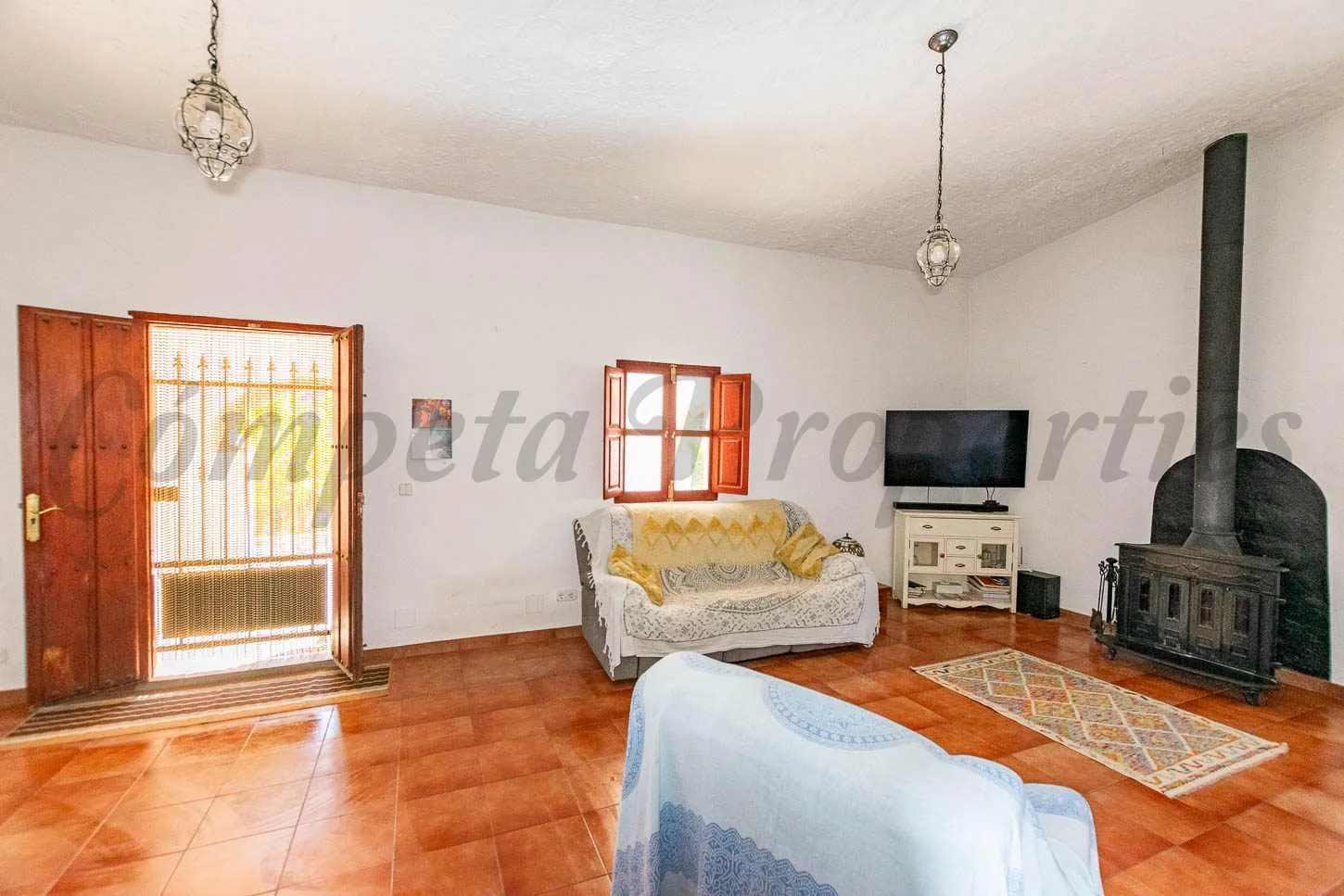3-Bedroom Country House with Expansive Garden in Árchez, Málaga - View image 11 of 20