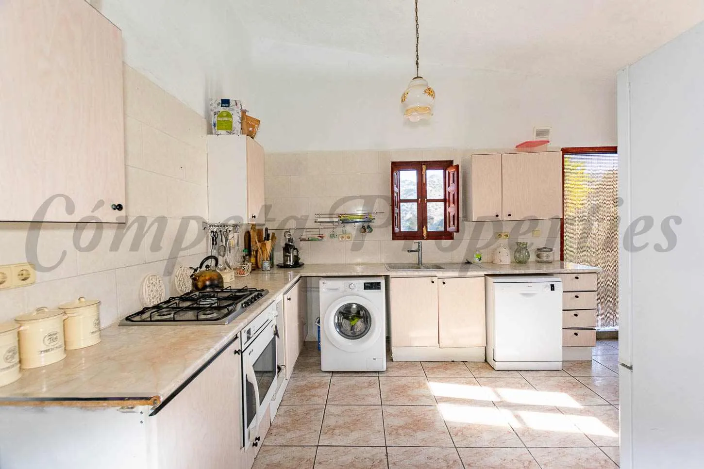 3-Bedroom Country House with Expansive Garden in Árchez, Málaga - View image 16 of 20