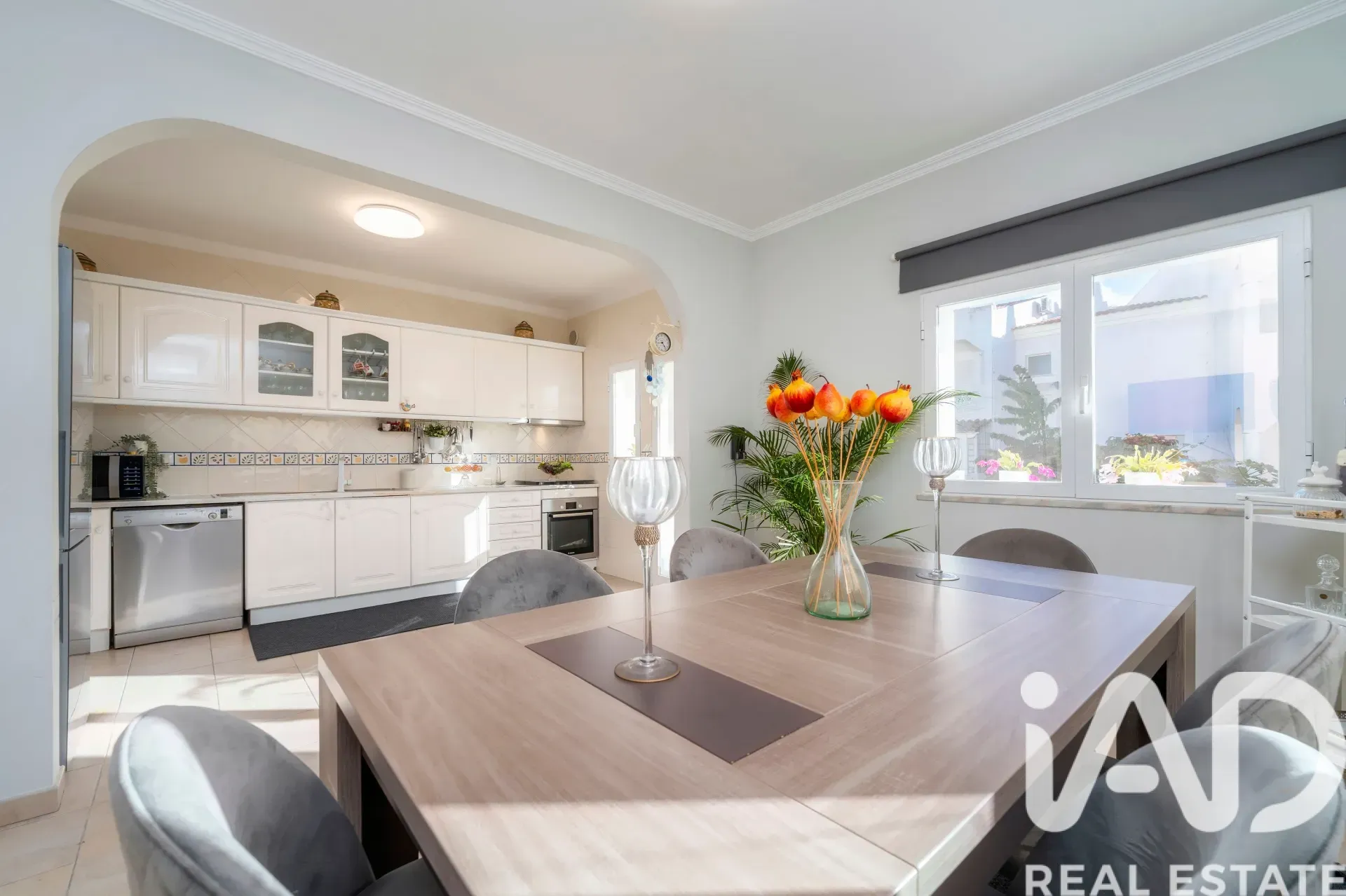 5-Bedroom Villa with Pool and Terrace in Quarteira, Portugal - Image 5