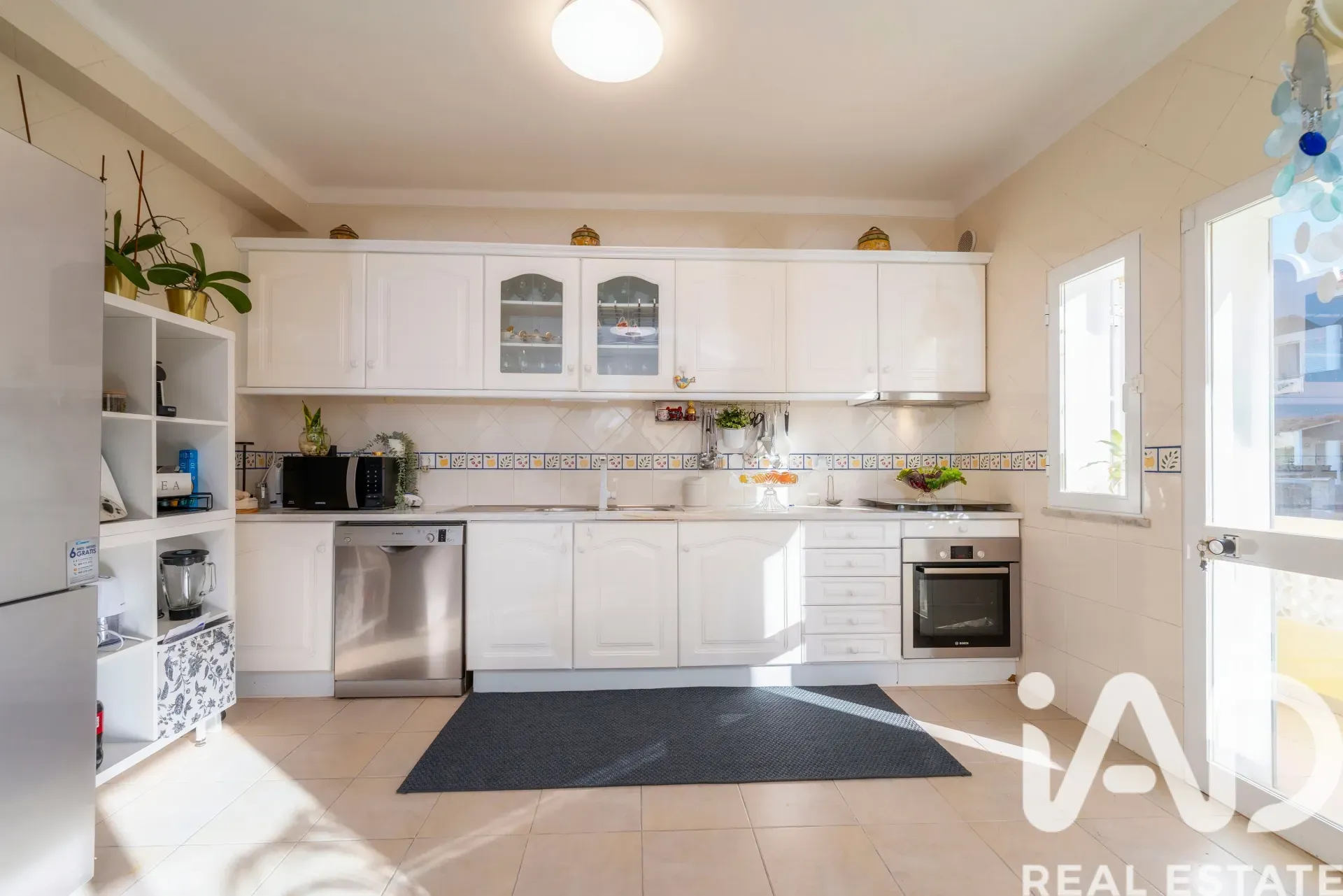 5-Bedroom Villa with Pool and Terrace in Quarteira, Portugal - View image 7 of 39