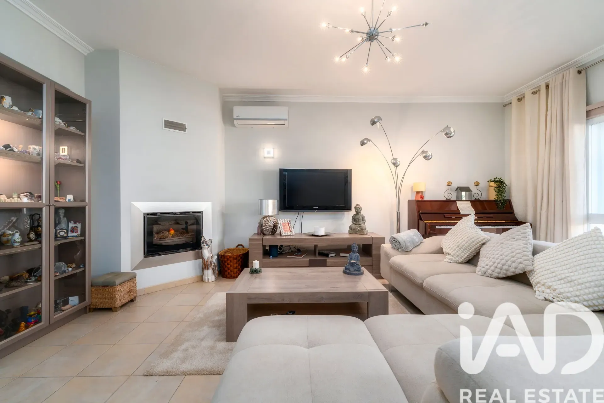 5-Bedroom Villa with Pool and Terrace in Quarteira, Portugal - View image 9 of 39