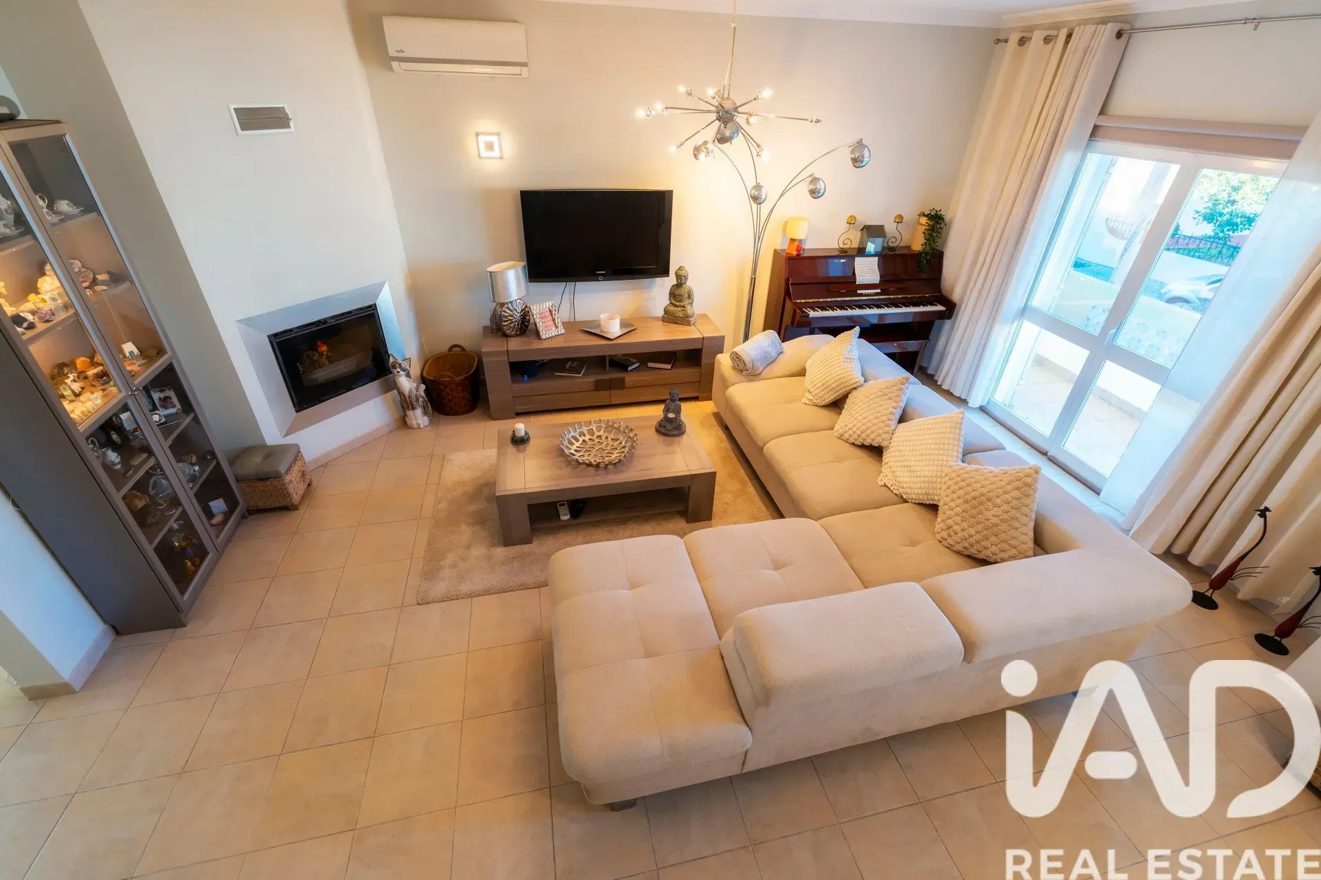 5-Bedroom Villa with Pool and Terrace in Quarteira, Portugal - View image 13 of 39