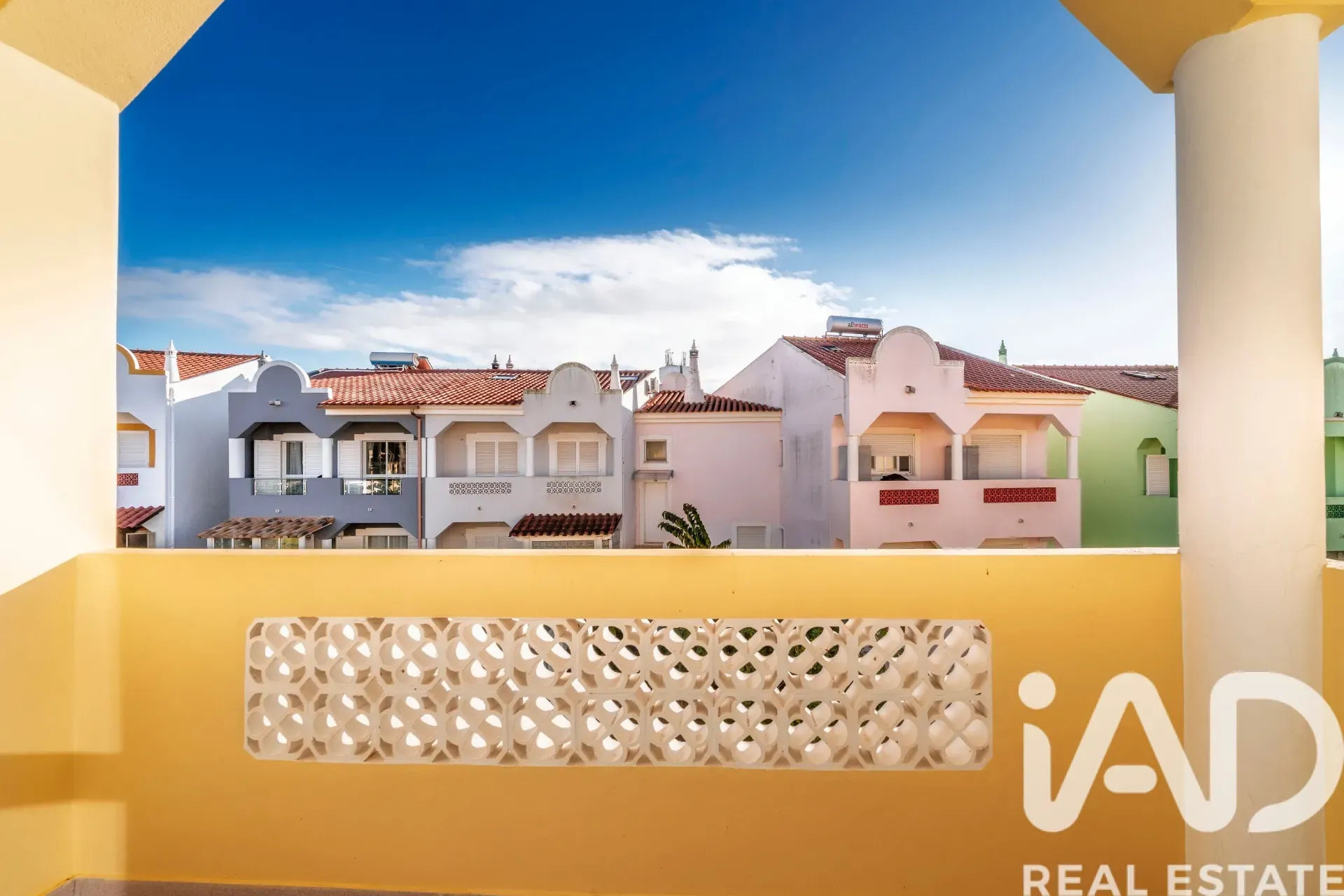 5-Bedroom Villa with Pool and Terrace in Quarteira, Portugal - View image 16 of 39