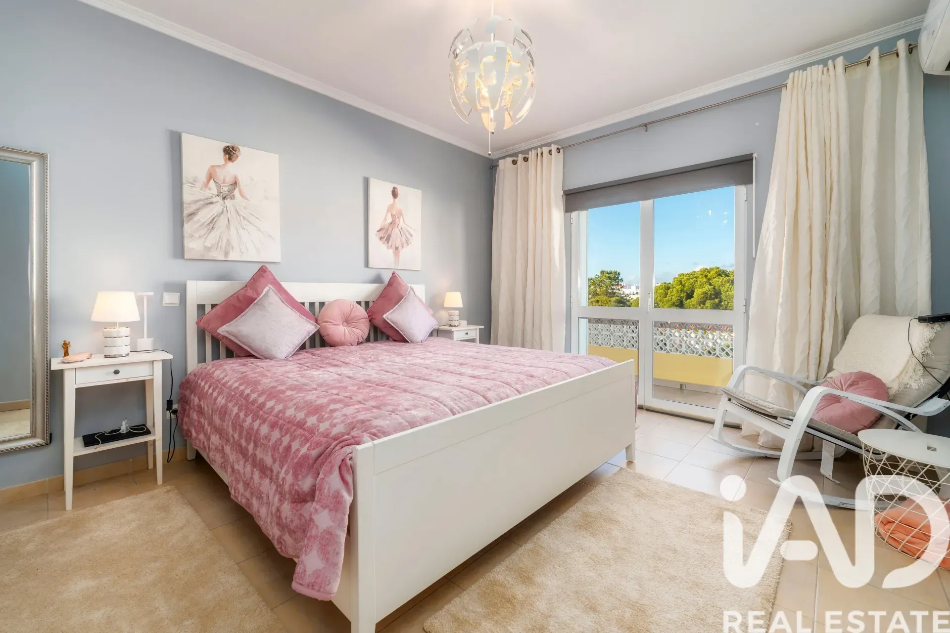 5-Bedroom Villa with Pool and Terrace in Quarteira, Portugal - View image 18 of 39