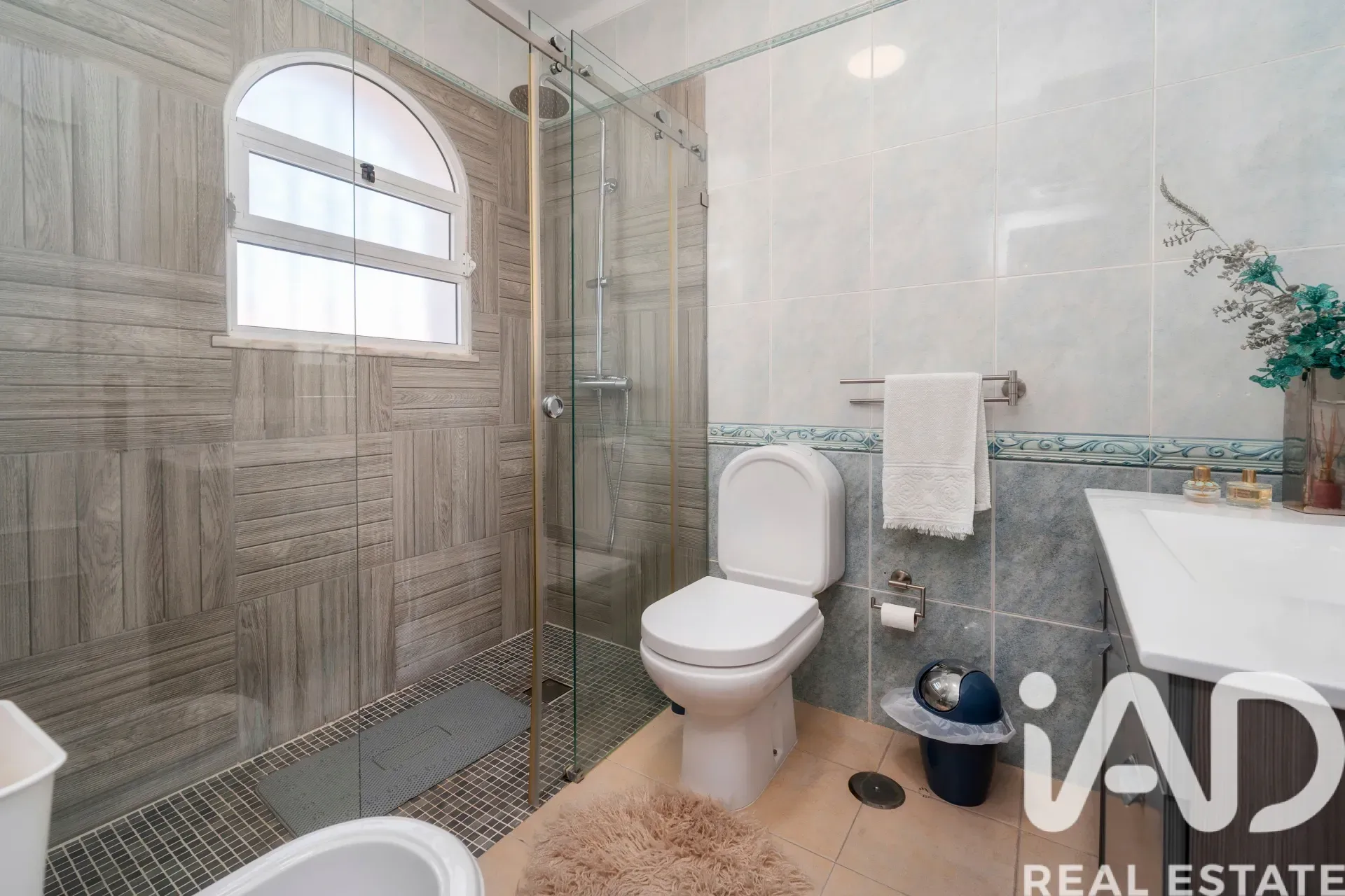 5-Bedroom Villa with Pool and Terrace in Quarteira, Portugal - View image 21 of 39