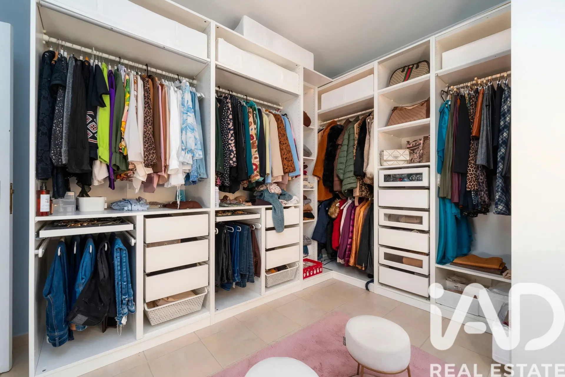 5-Bedroom Villa with Pool and Terrace in Quarteira, Portugal - View image 24 of 39