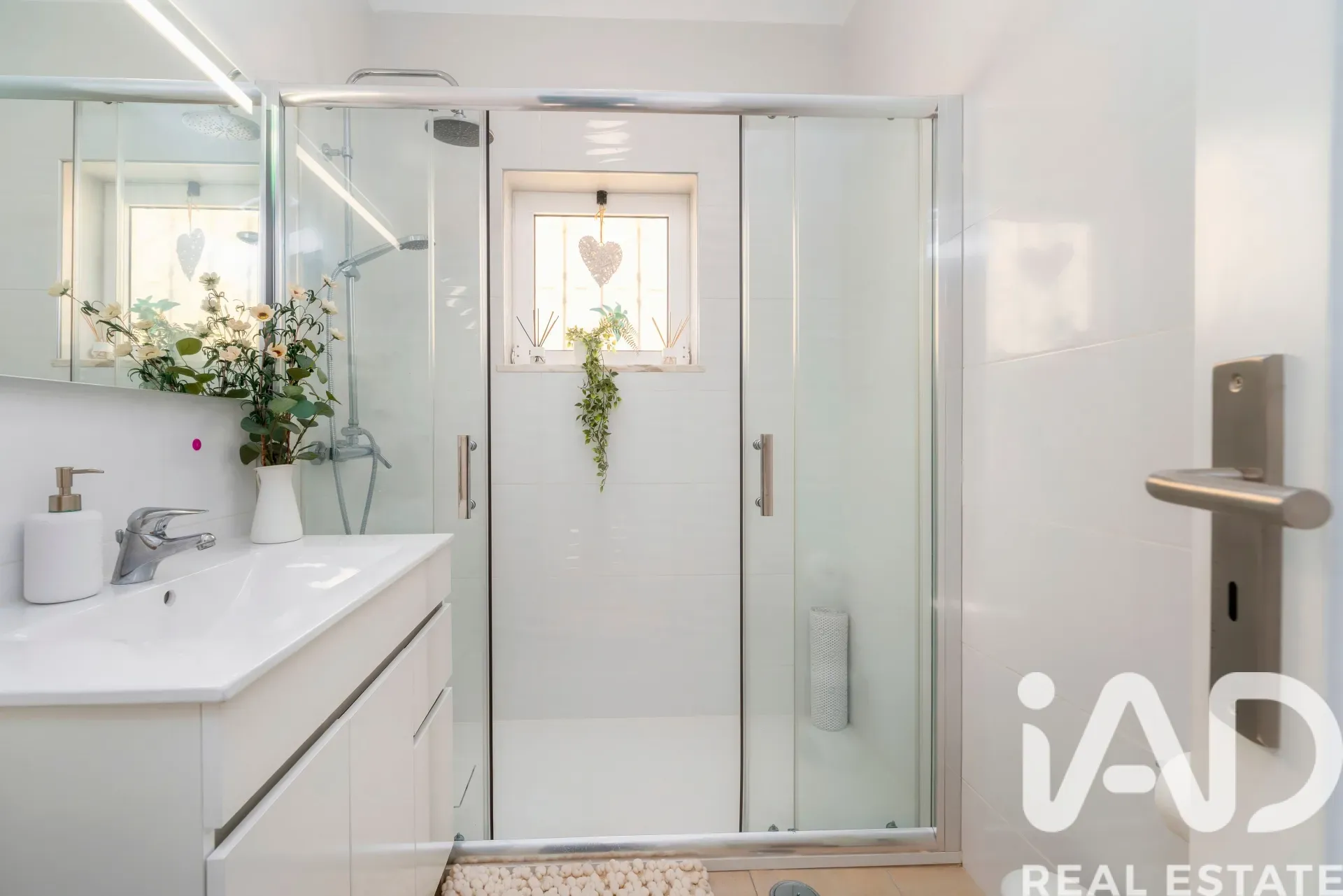 5-Bedroom Villa with Pool and Terrace in Quarteira, Portugal - View image 27 of 39