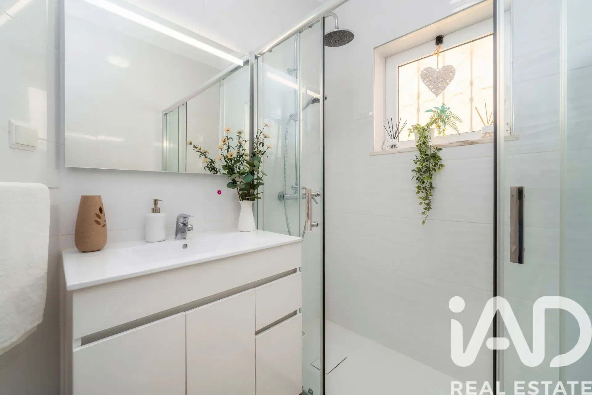 5-Bedroom Villa with Pool and Terrace in Quarteira, Portugal - View image 28 of 39