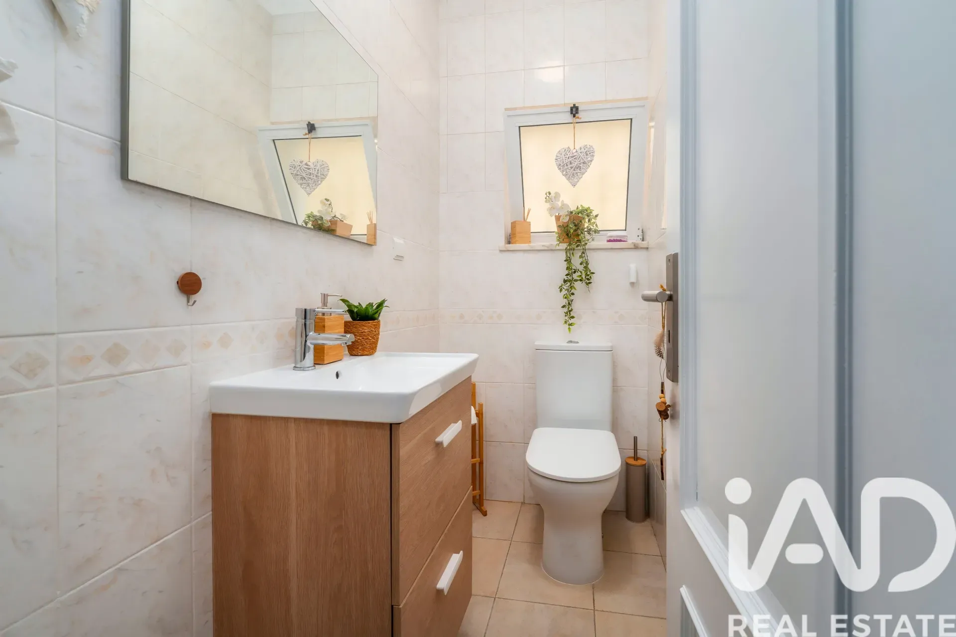 5-Bedroom Villa with Pool and Terrace in Quarteira, Portugal - View image 33 of 39