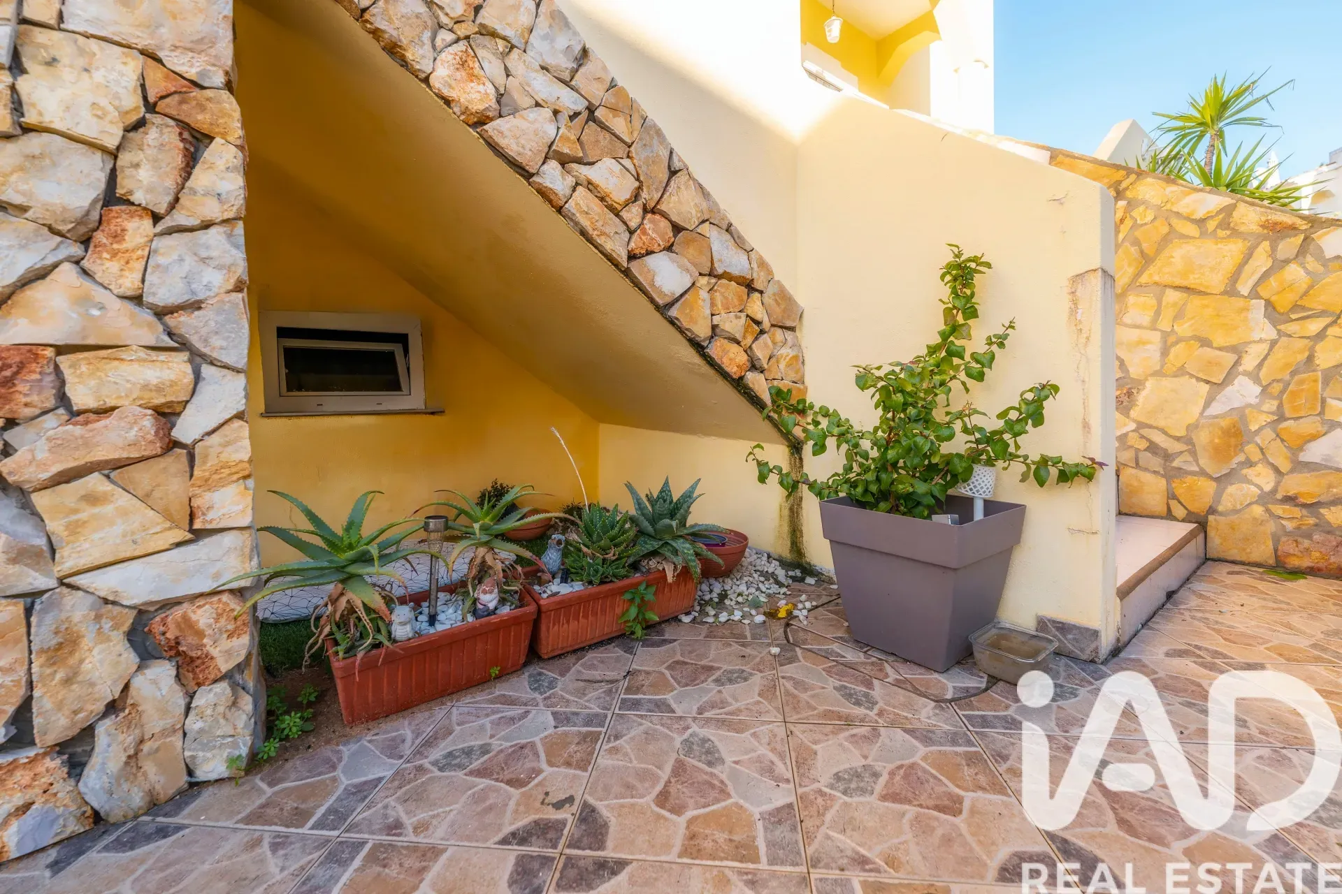 5-Bedroom Villa with Pool and Terrace in Quarteira, Portugal - View image 36 of 39