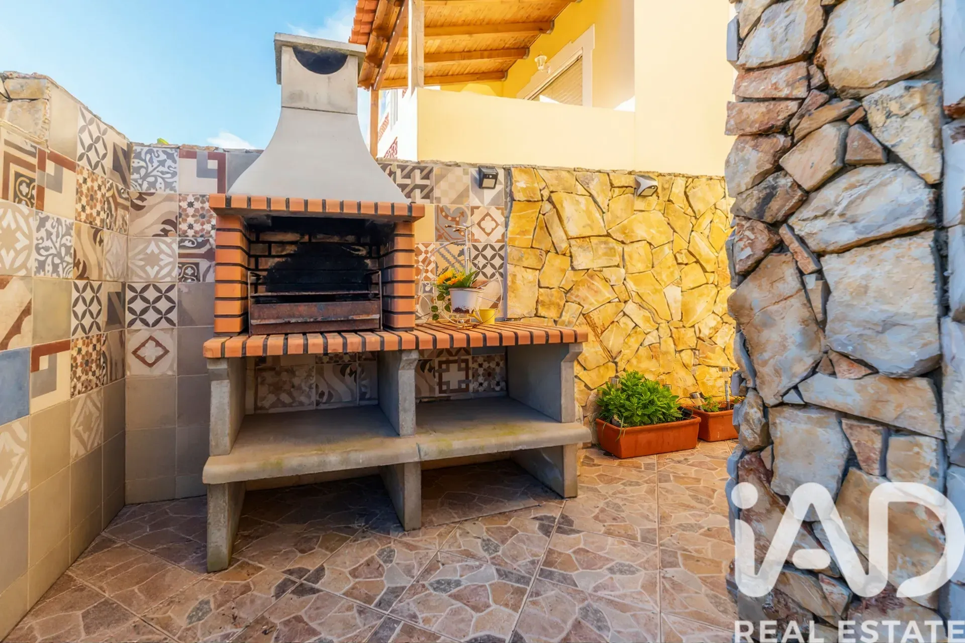 5-Bedroom Villa with Pool and Terrace in Quarteira, Portugal - View image 38 of 39